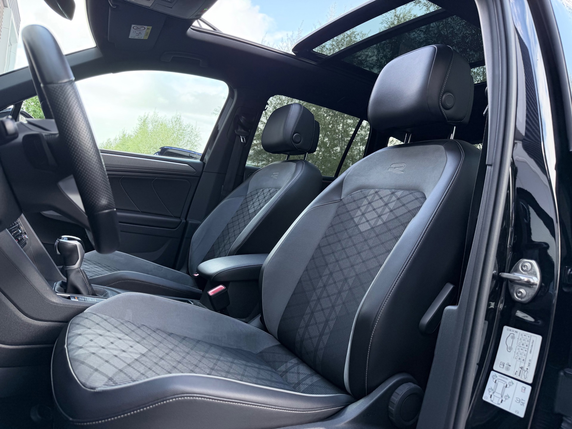 Volkswagen Tiguan 1.5 TSI R-Line (2021), foto 10