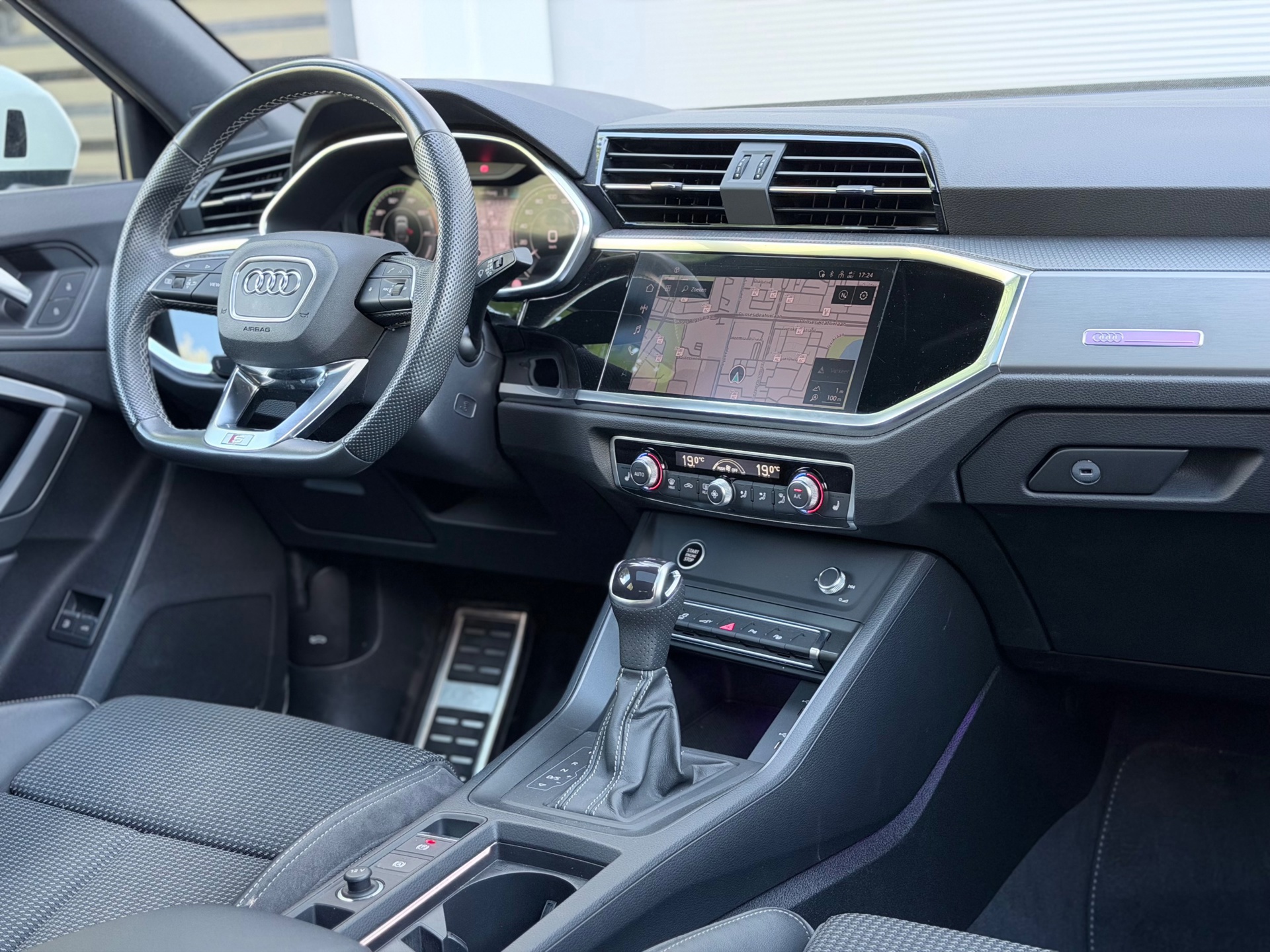Audi Q3 Sportback 45 TFSI e S Edition (2023), foto 16