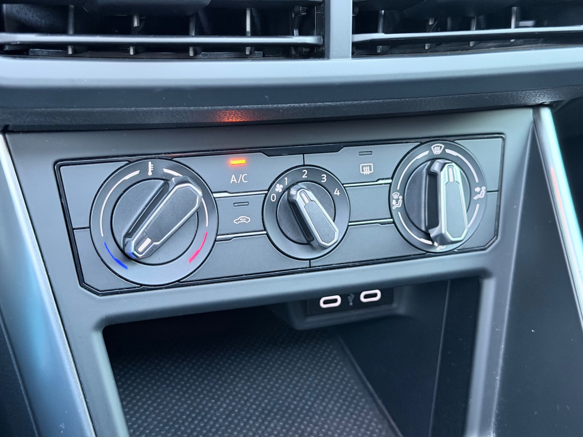 Volkswagen Polo 1.0 TSI Life (2022), foto 17