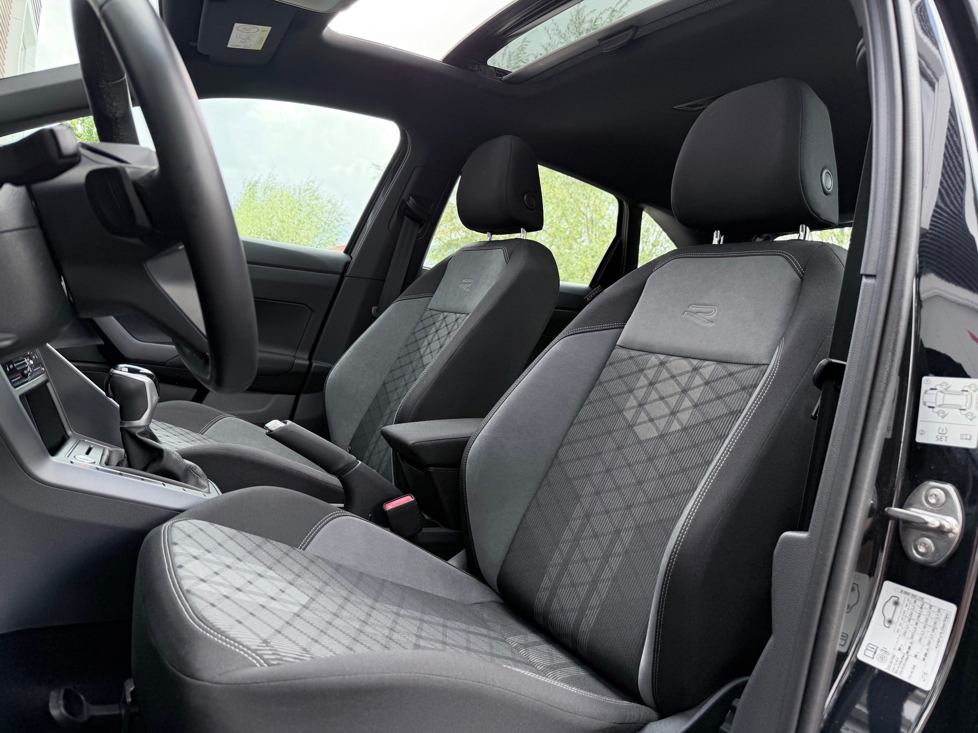 Volkswagen TAIGO 1.5 TSI R-Line (2025), foto 11