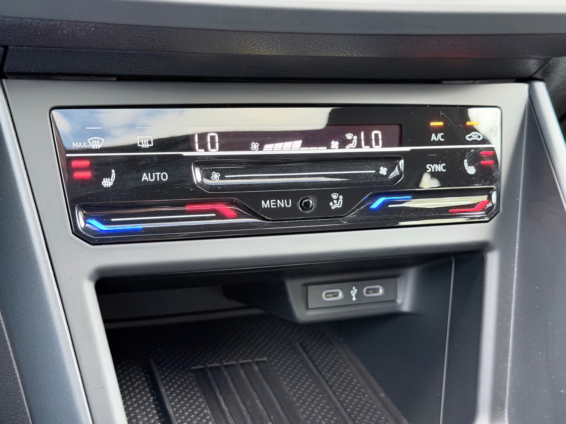 Volkswagen TAIGO 1.5 TSI R-Line (2025), foto 18