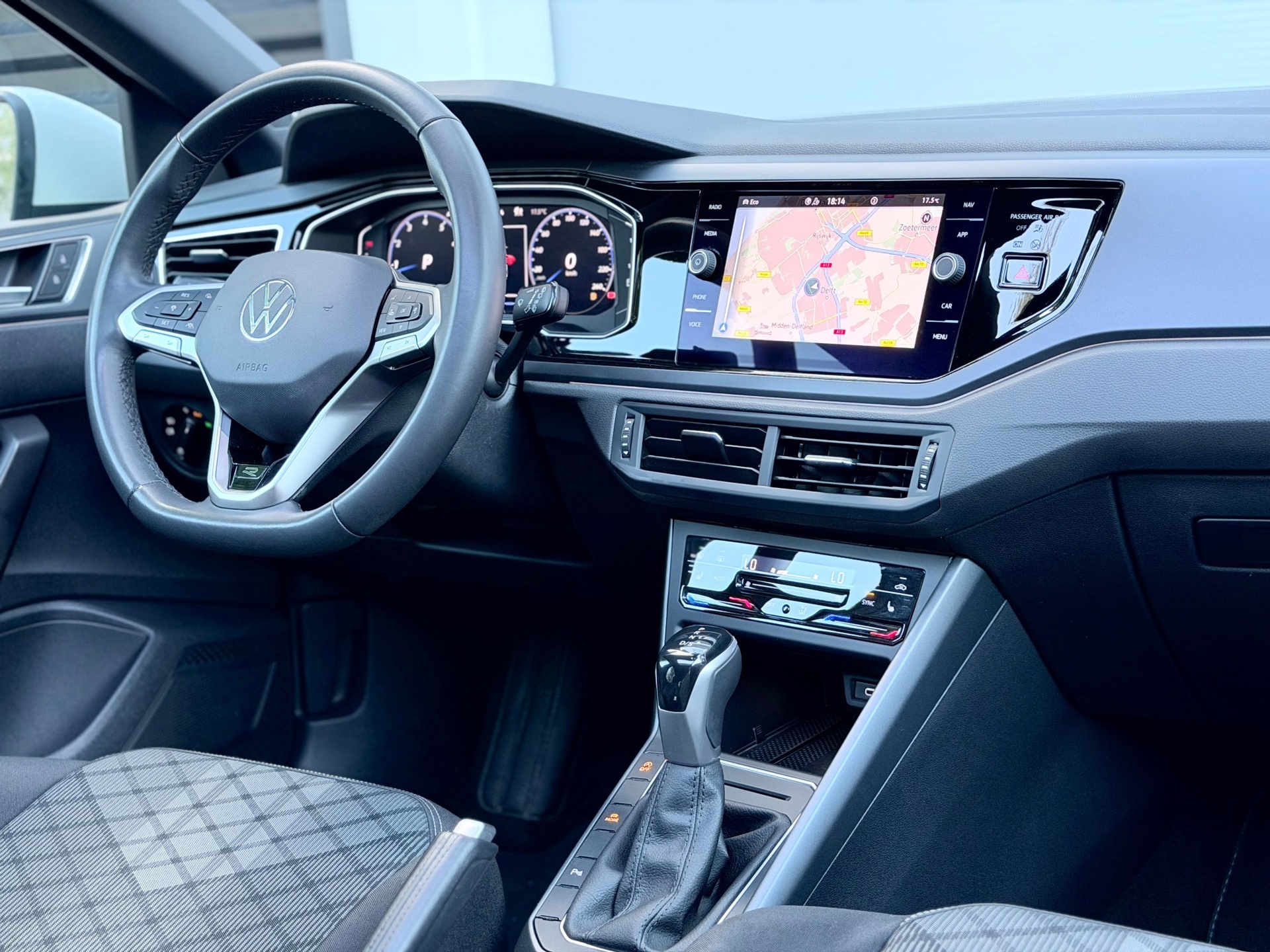 Volkswagen Taigo 1.5 TSI R-Line (2022), foto 15