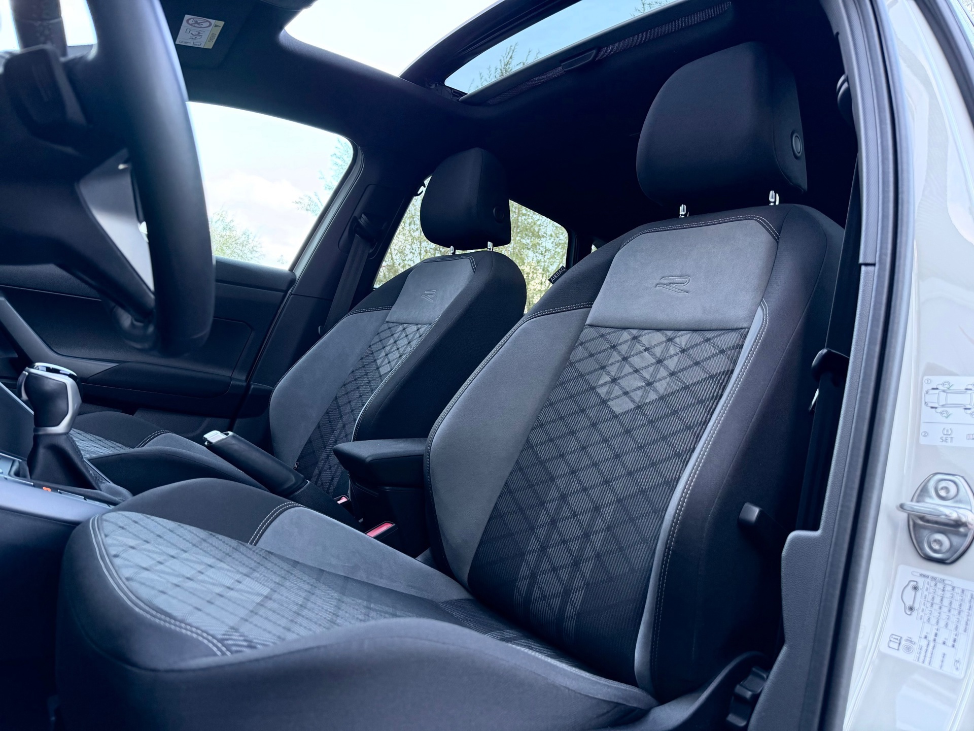 Volkswagen Taigo 1.5 TSI R-Line (2022), foto 10