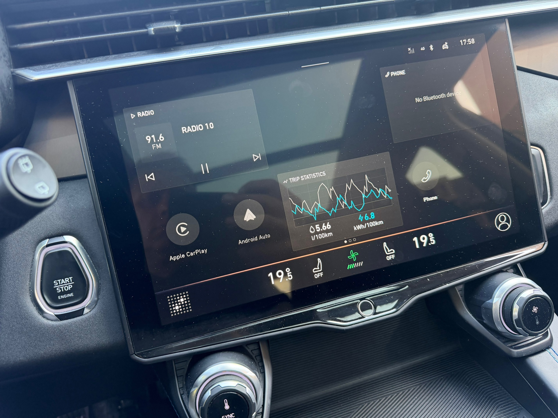 Lynk & Co 01 1.5 Plug-in Black Edition (2022), foto 11