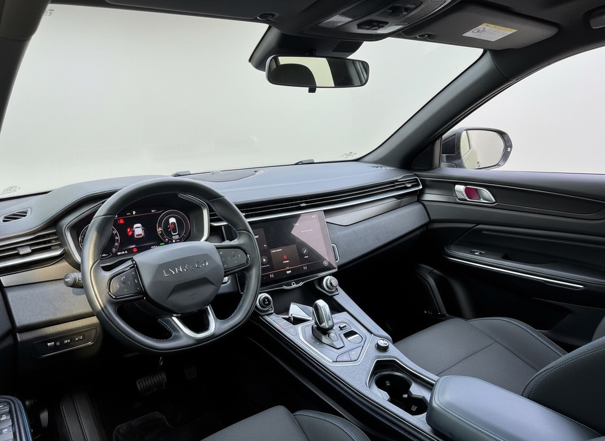 Lynk & Co 01 1.5 Plug-in Black Edition (2022), foto 13