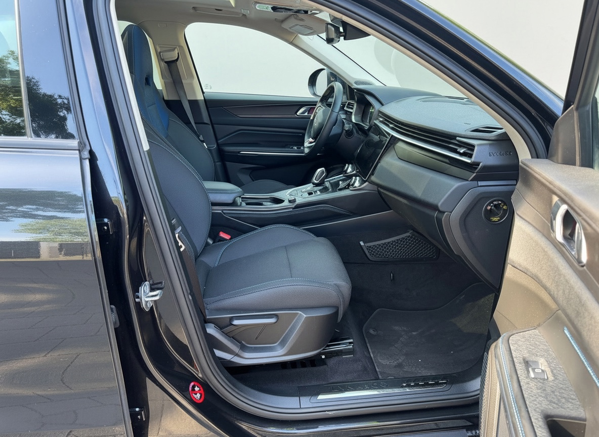 Lynk & Co 01 1.5 Plug-in Black Edition (2022), foto 14