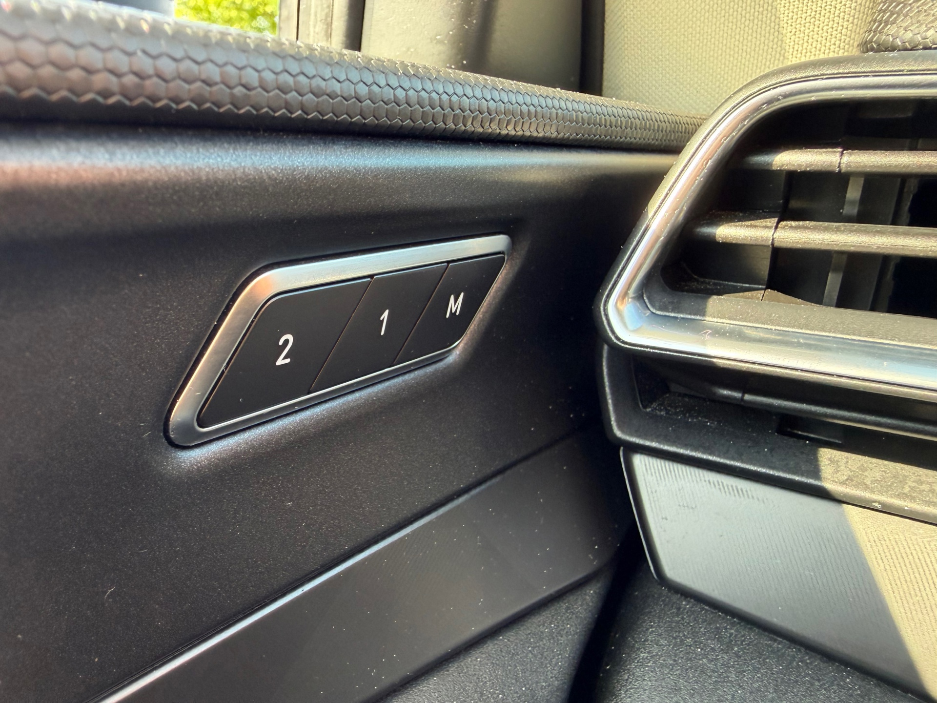 Lynk & Co 01 1.5 Plug-in Black Edition (2022), foto 21