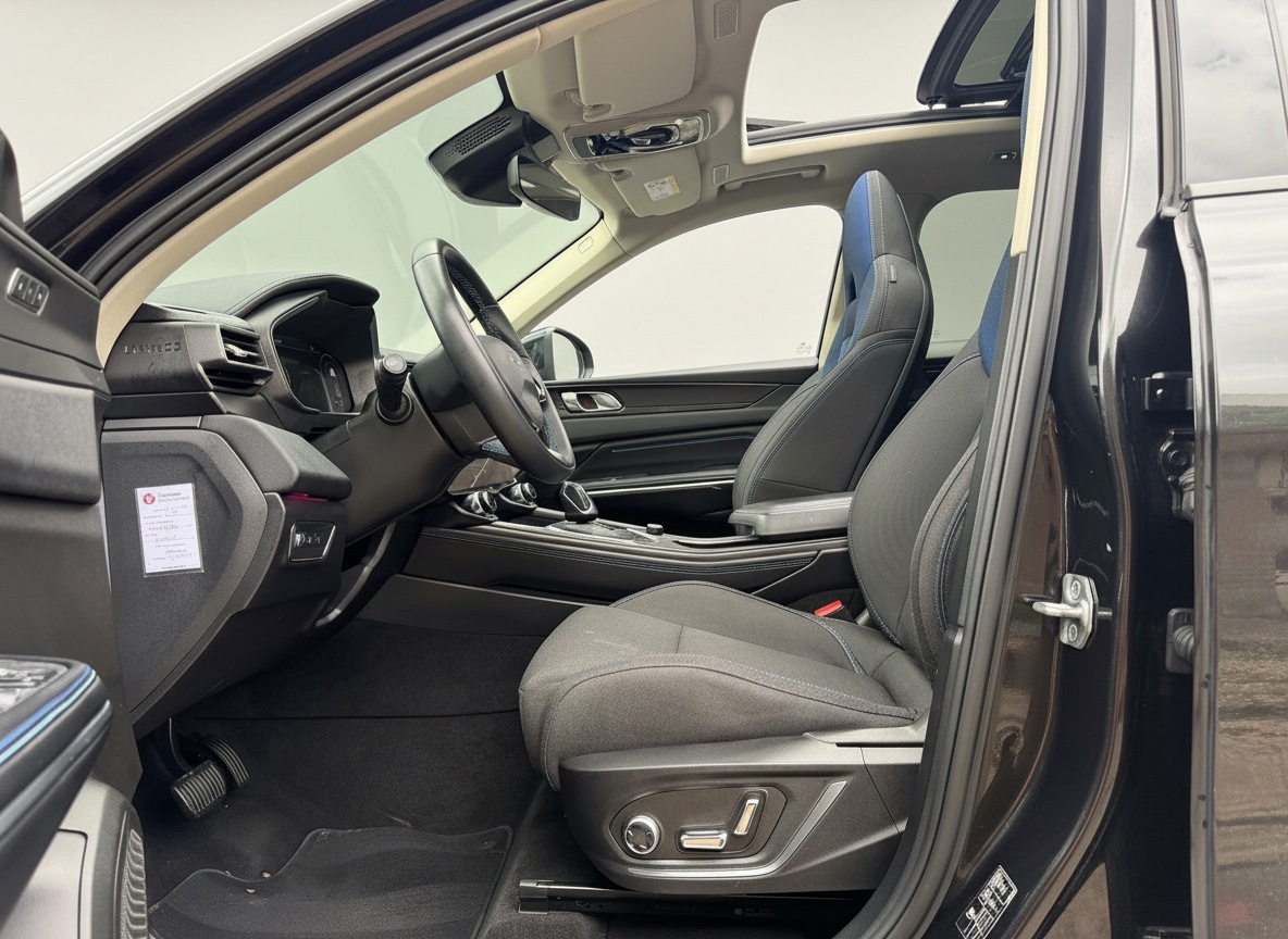 Lynk & Co 01 1.5 Plug-in Black Edition (2022), foto 8
