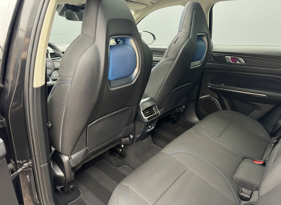 Lynk & Co 01 1.5 Plug-in Black Edition (2022), foto 10