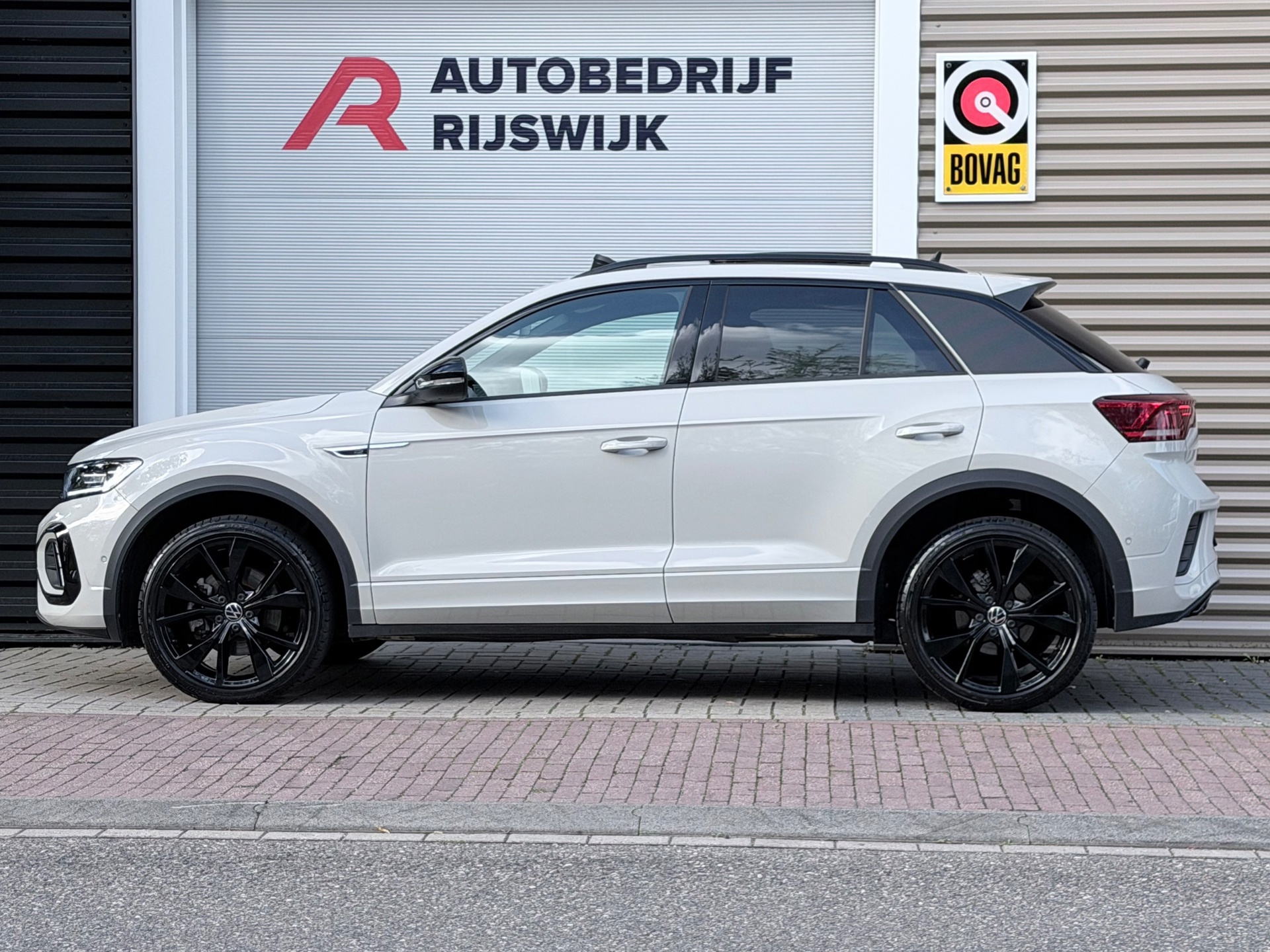 Volkswagen T-ROC 1.5 TSI R-Line (2025), foto 2