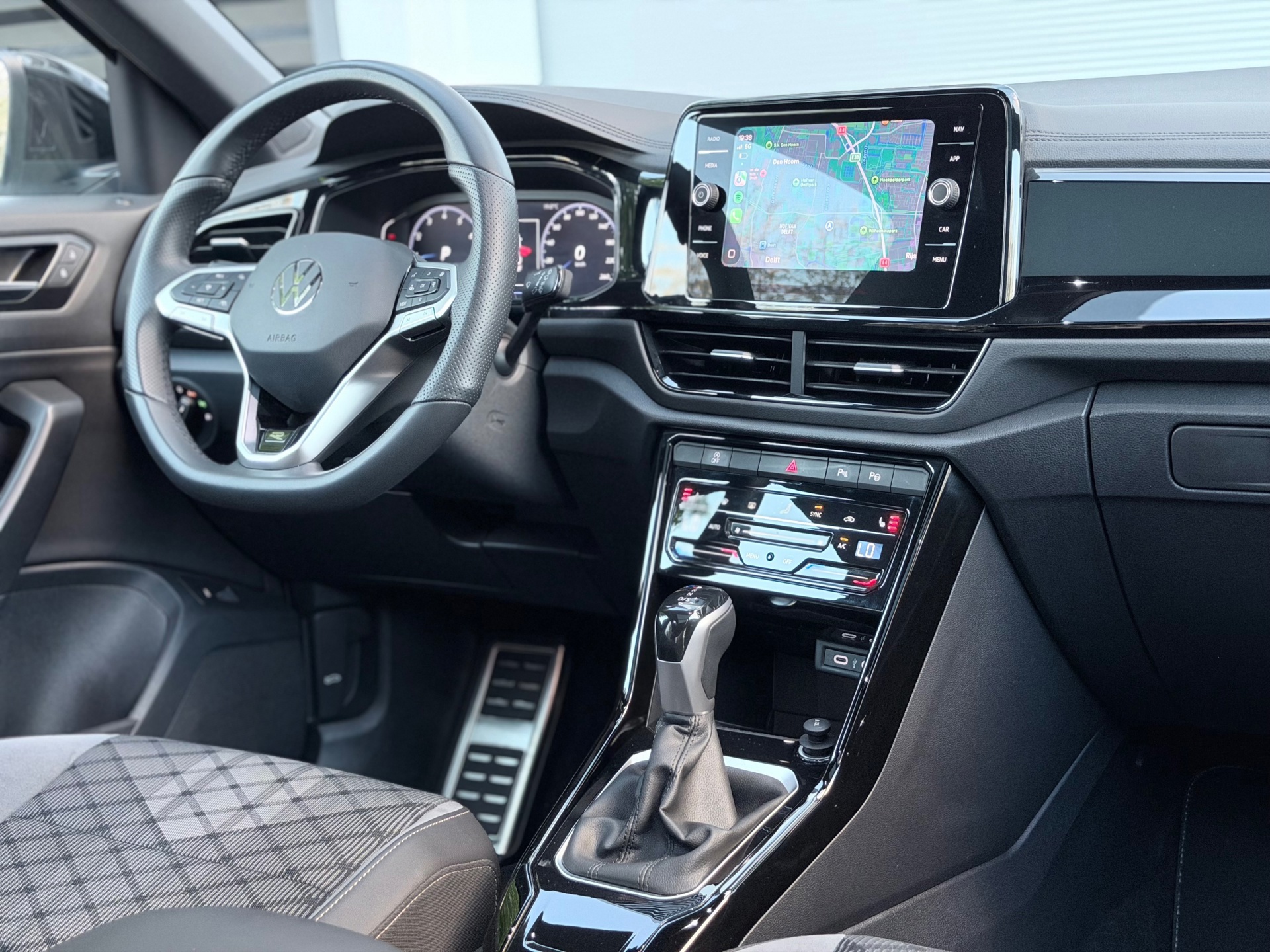 Volkswagen T-ROC 1.5 TSI R-Line (2025), foto 16