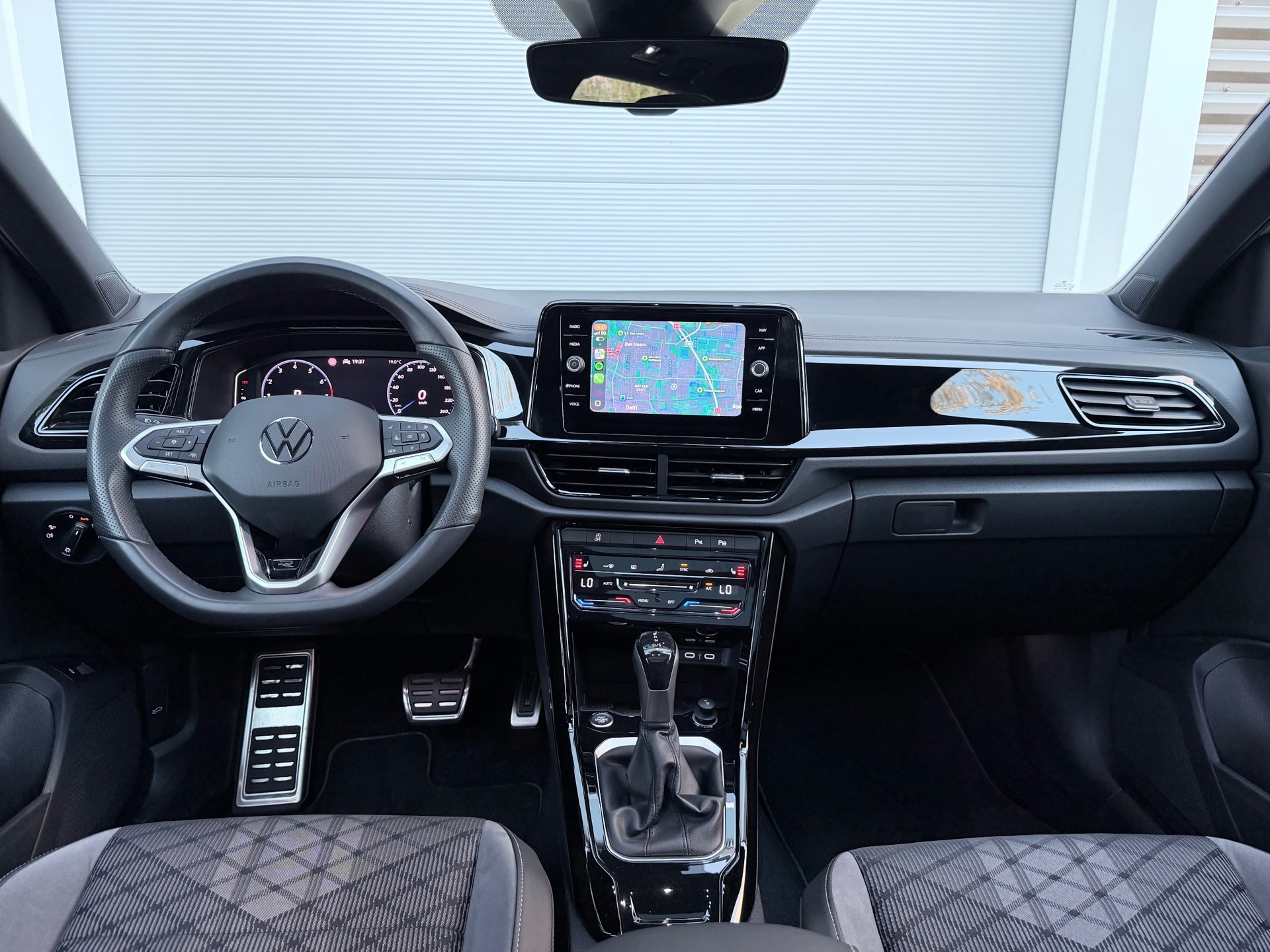 Volkswagen T-ROC 1.5 TSI R-Line (2025), foto 10
