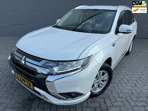 Mitsubishi Outlander 2.4 PHEV Pure (2021)