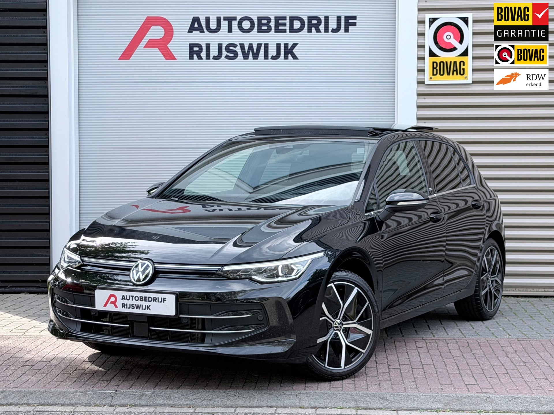 Volkswagen GOLF 1.5 eTSI R-Line (2024), foto 1