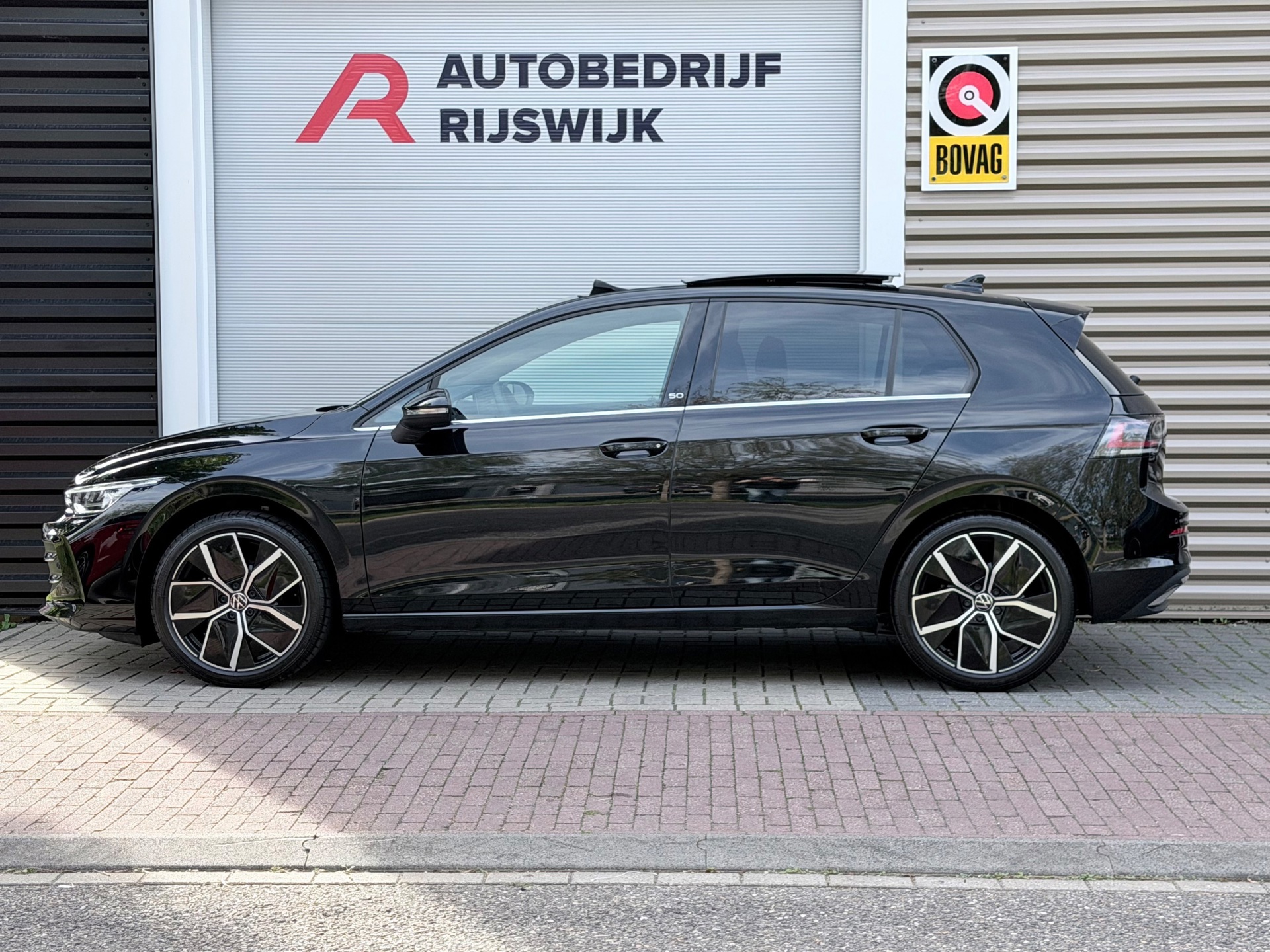 Volkswagen GOLF 1.5 eTSI R-Line (2024), foto 2