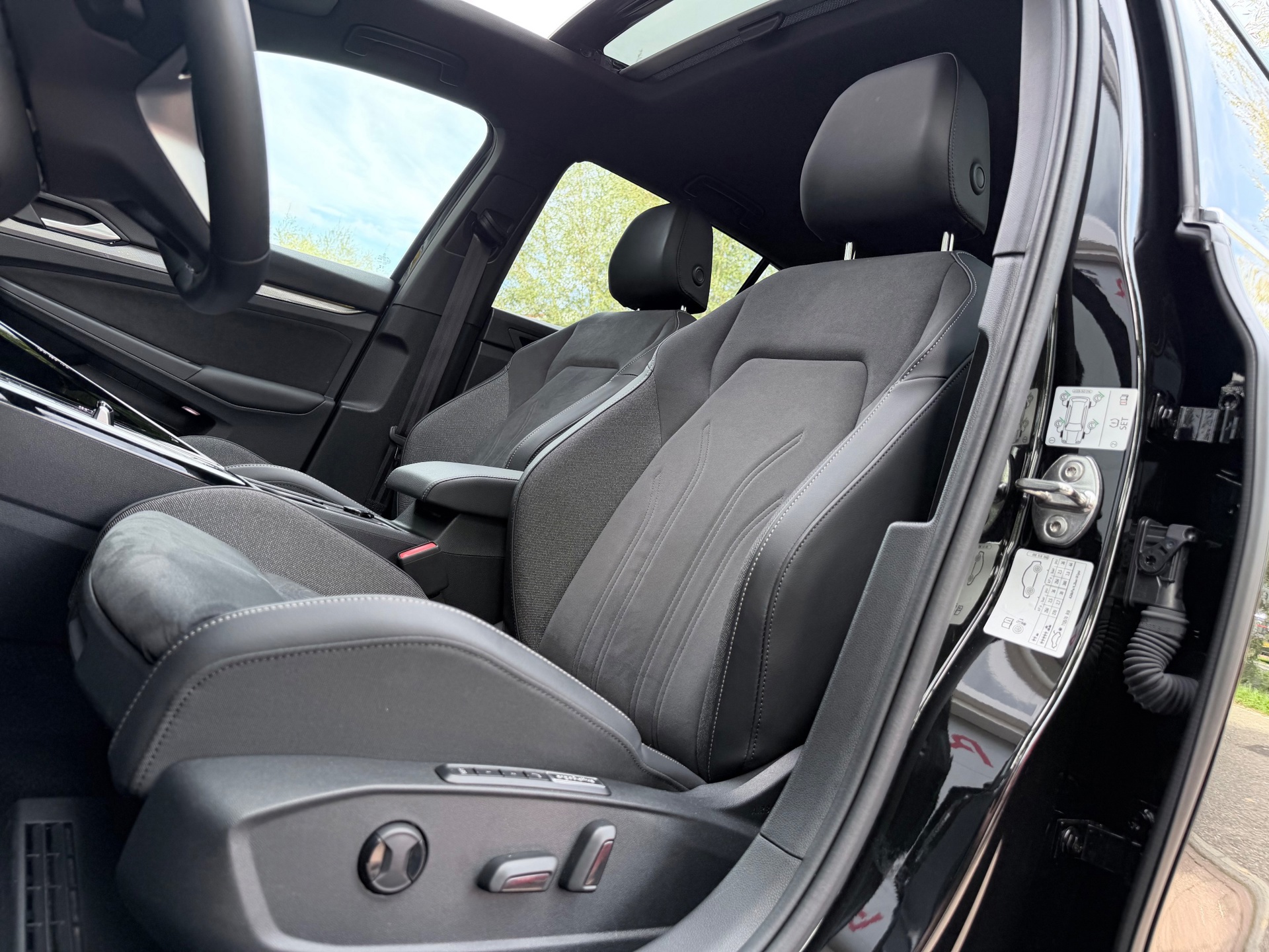 Volkswagen GOLF 1.5 eTSI R-Line (2024), foto 11