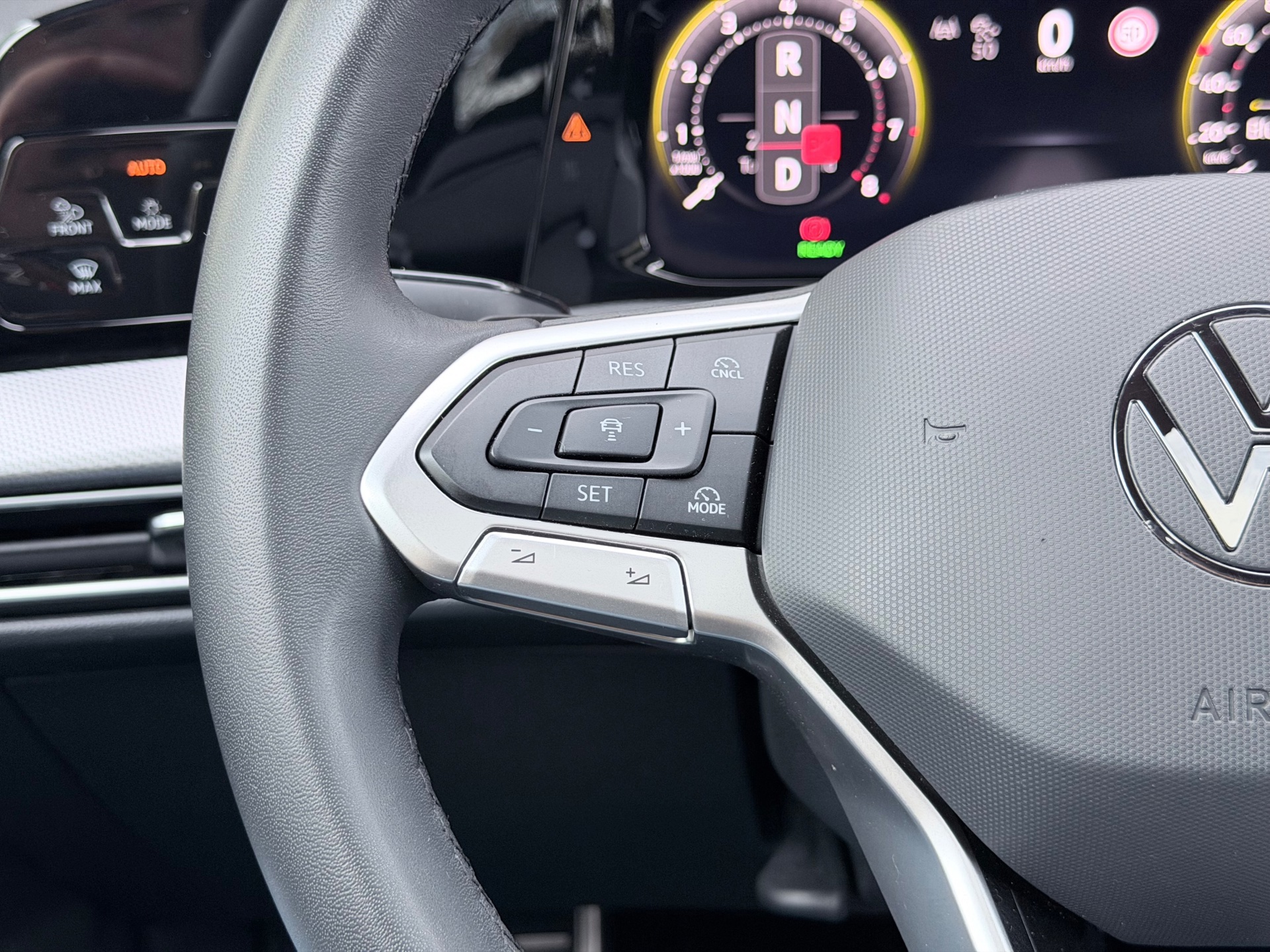 Volkswagen GOLF 1.5 eTSI R-Line (2024), foto 15