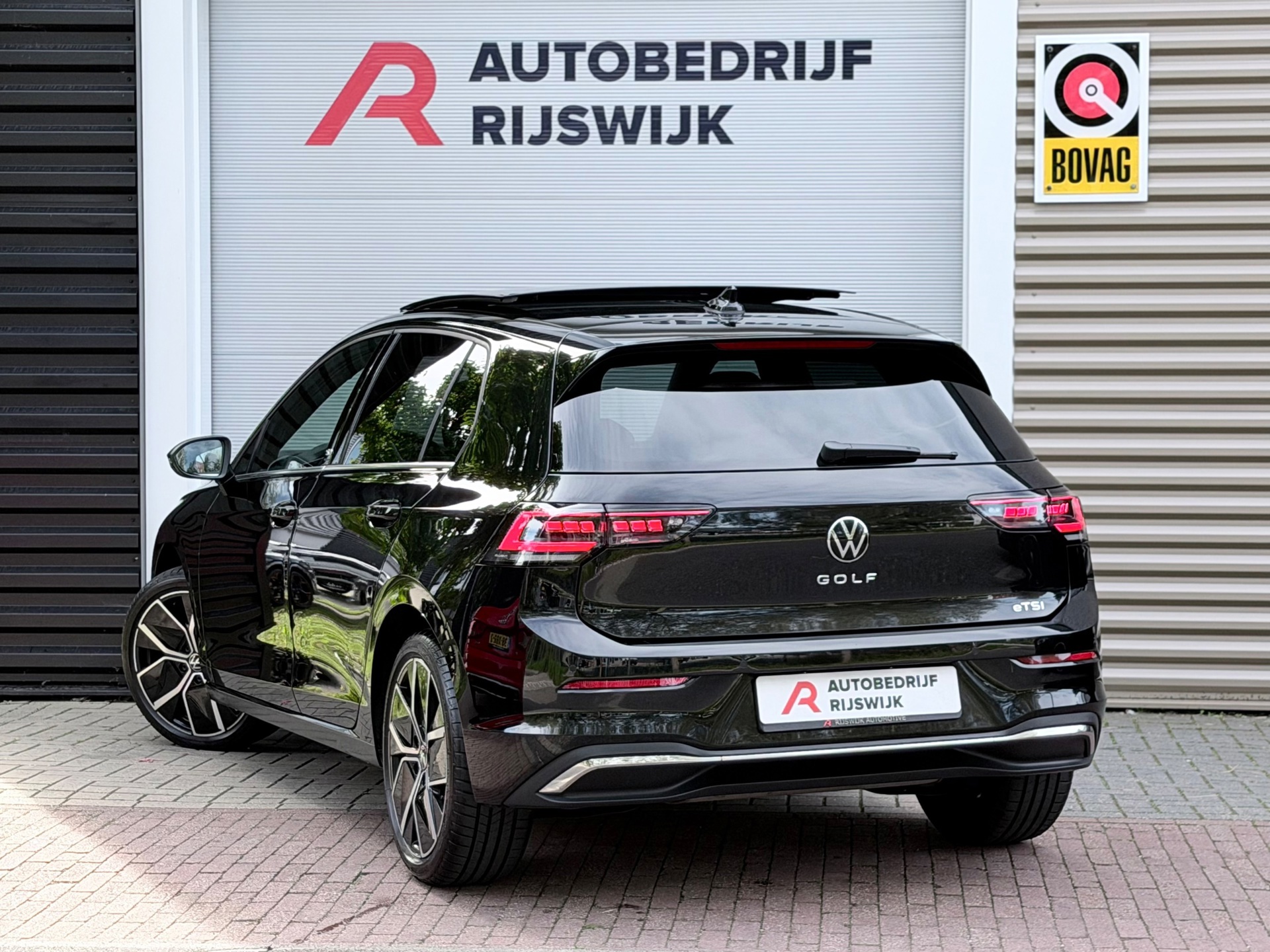 Volkswagen GOLF 1.5 eTSI R-Line (2024), foto 3