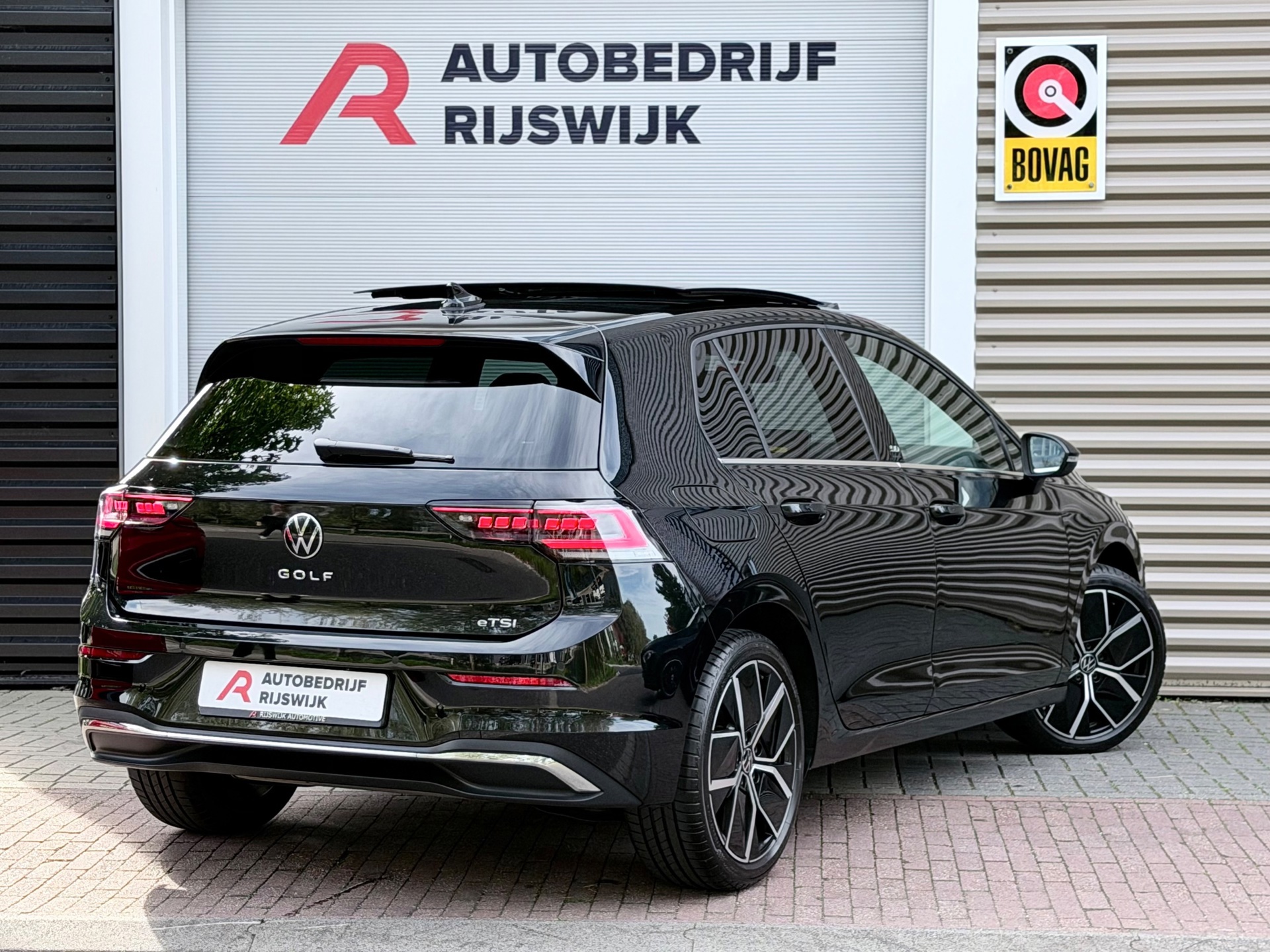 Volkswagen GOLF 1.5 eTSI R-Line (2024), foto 4