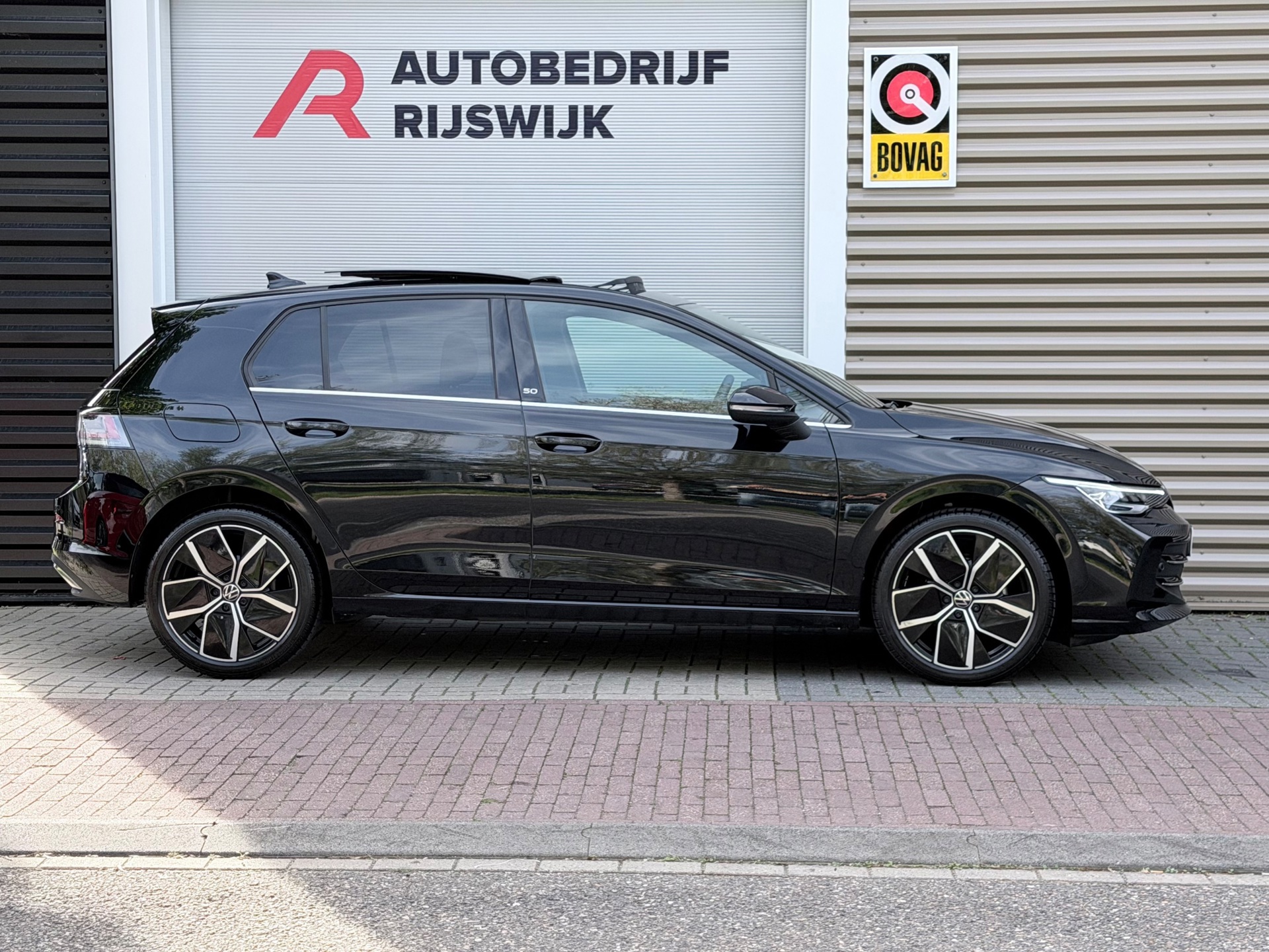Volkswagen GOLF 1.5 eTSI R-Line (2024), foto 5