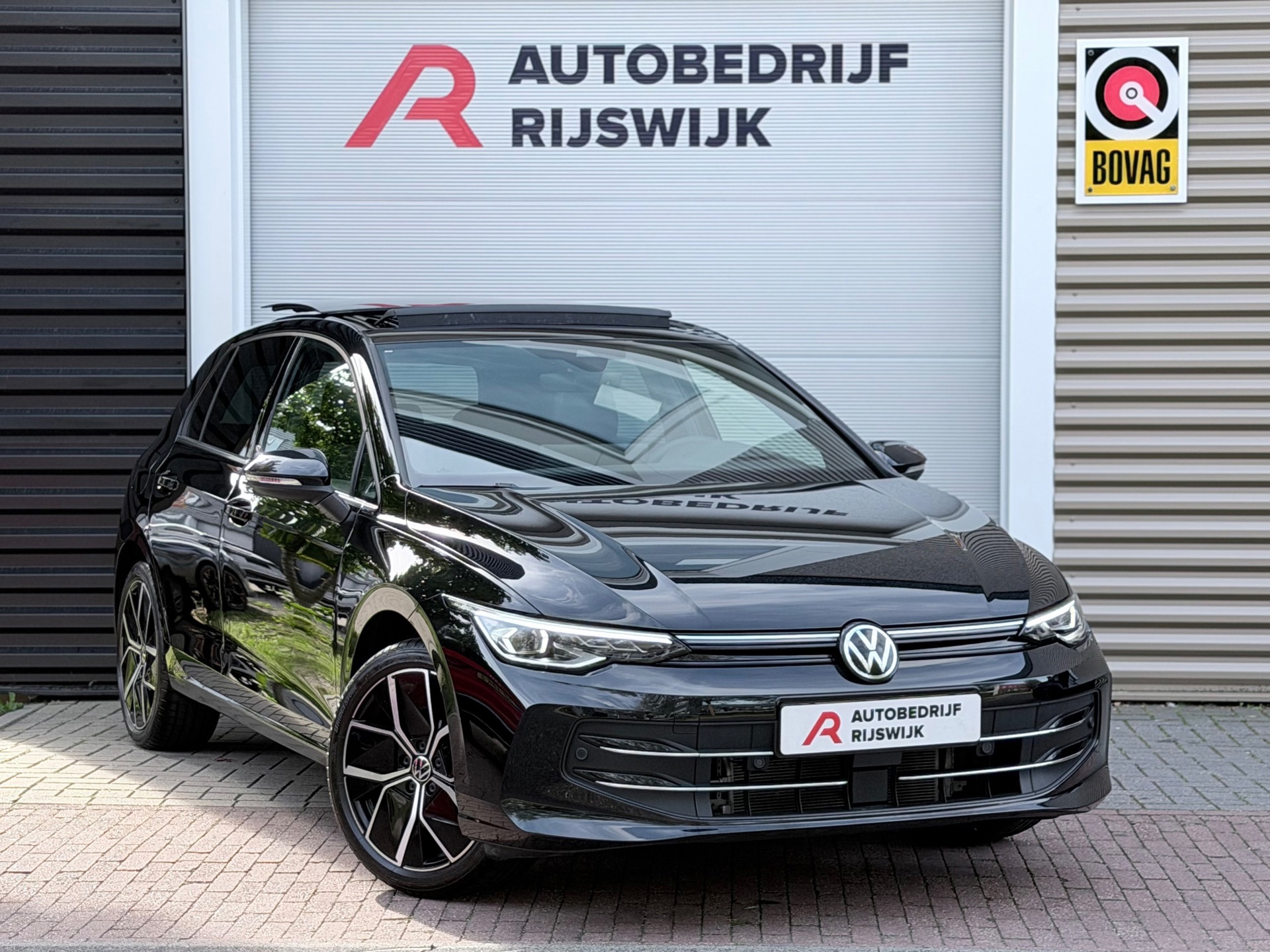 Volkswagen GOLF 1.5 eTSI R-Line (2024), foto 6