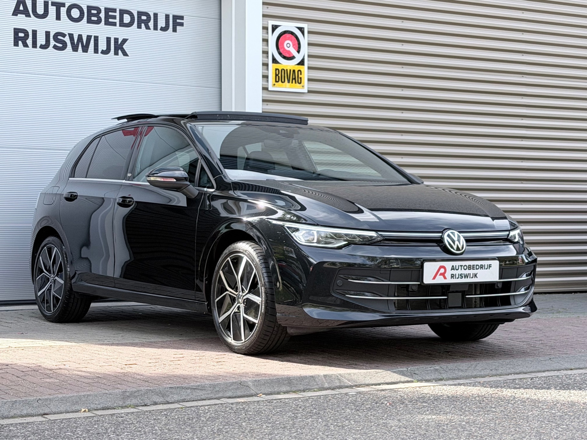 Volkswagen GOLF 1.5 eTSI R-Line (2024), foto 8