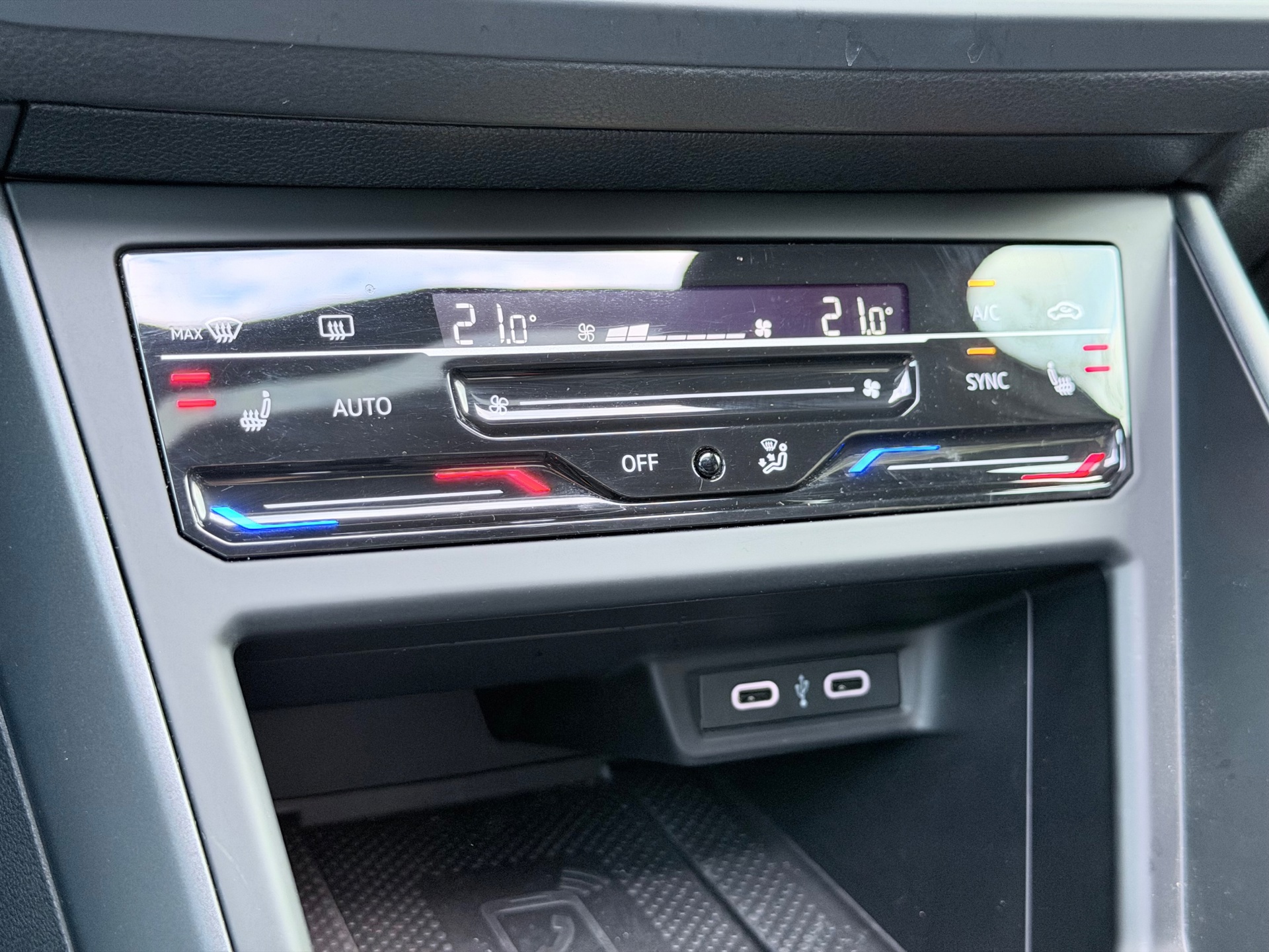 Volkswagen Polo 1.0 TSI R-Line (2022), foto 18