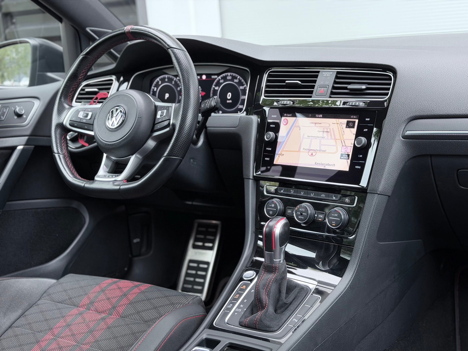 Volkswagen Golf 2.0 TSI GTI TCR (2019), foto 16
