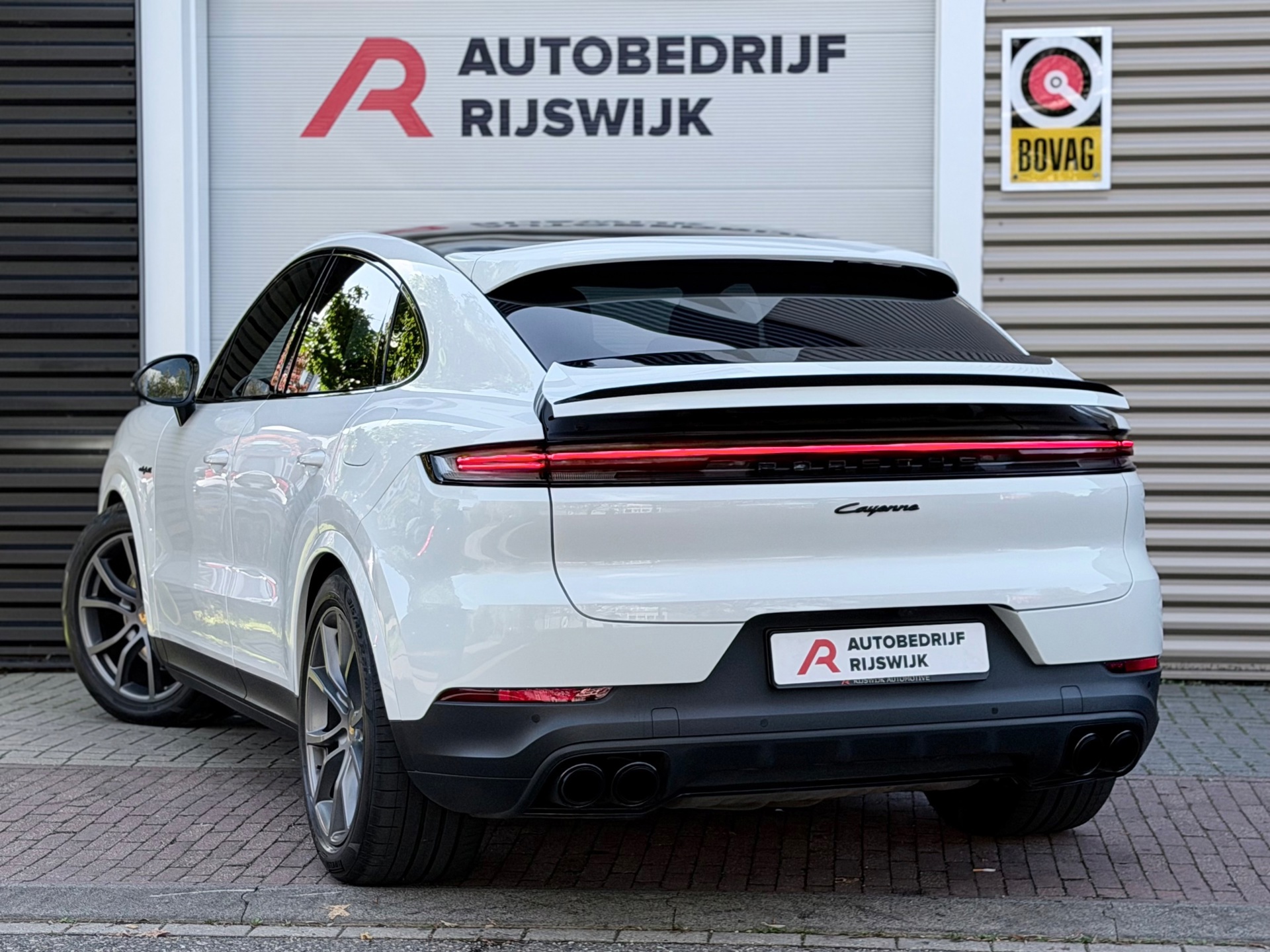 Porsche Cayenne Coupé 3.0 E-Hybrid (2023), foto 3