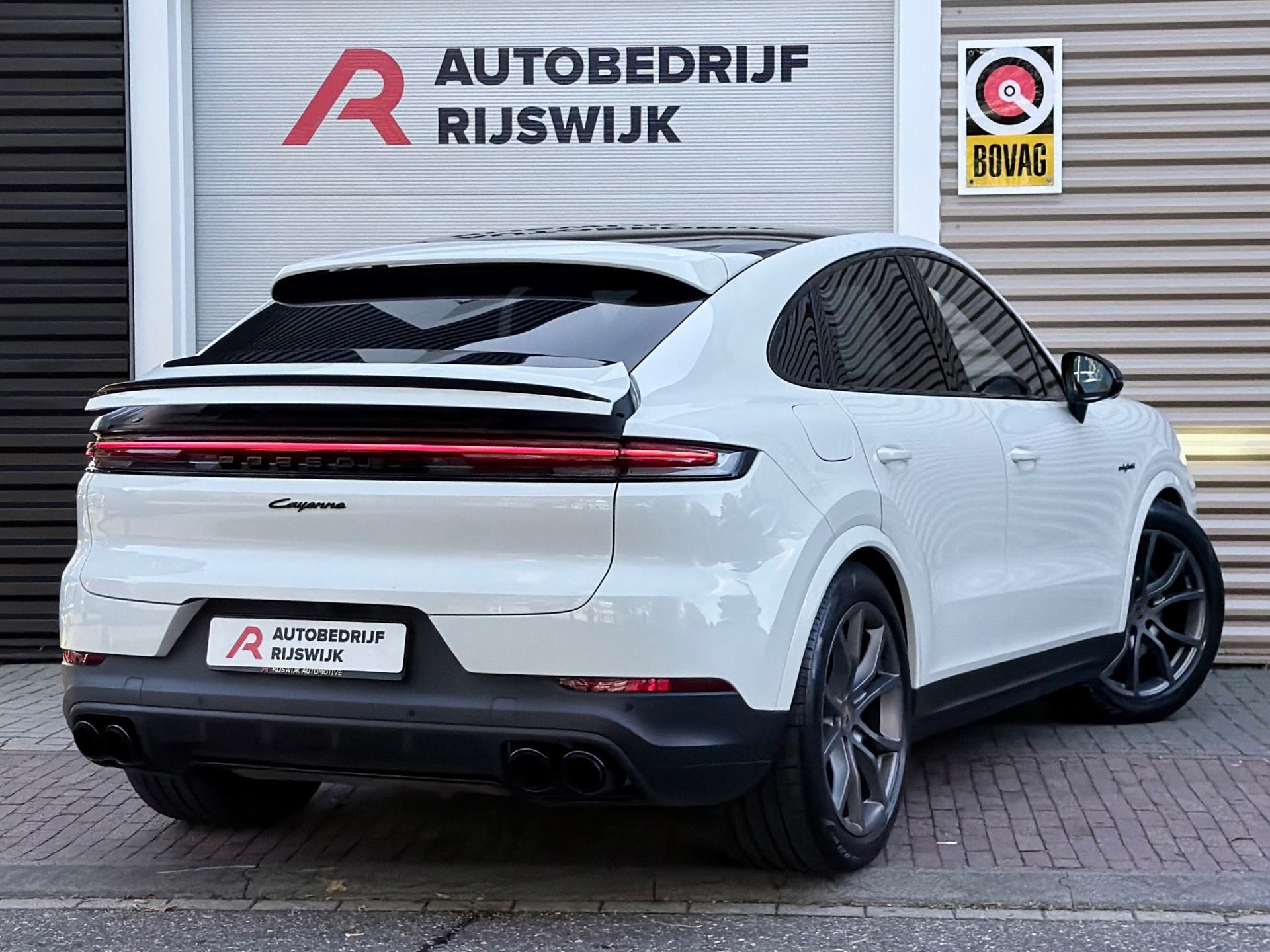 Porsche Cayenne Coupé 3.0 E-Hybrid (2023), foto 4