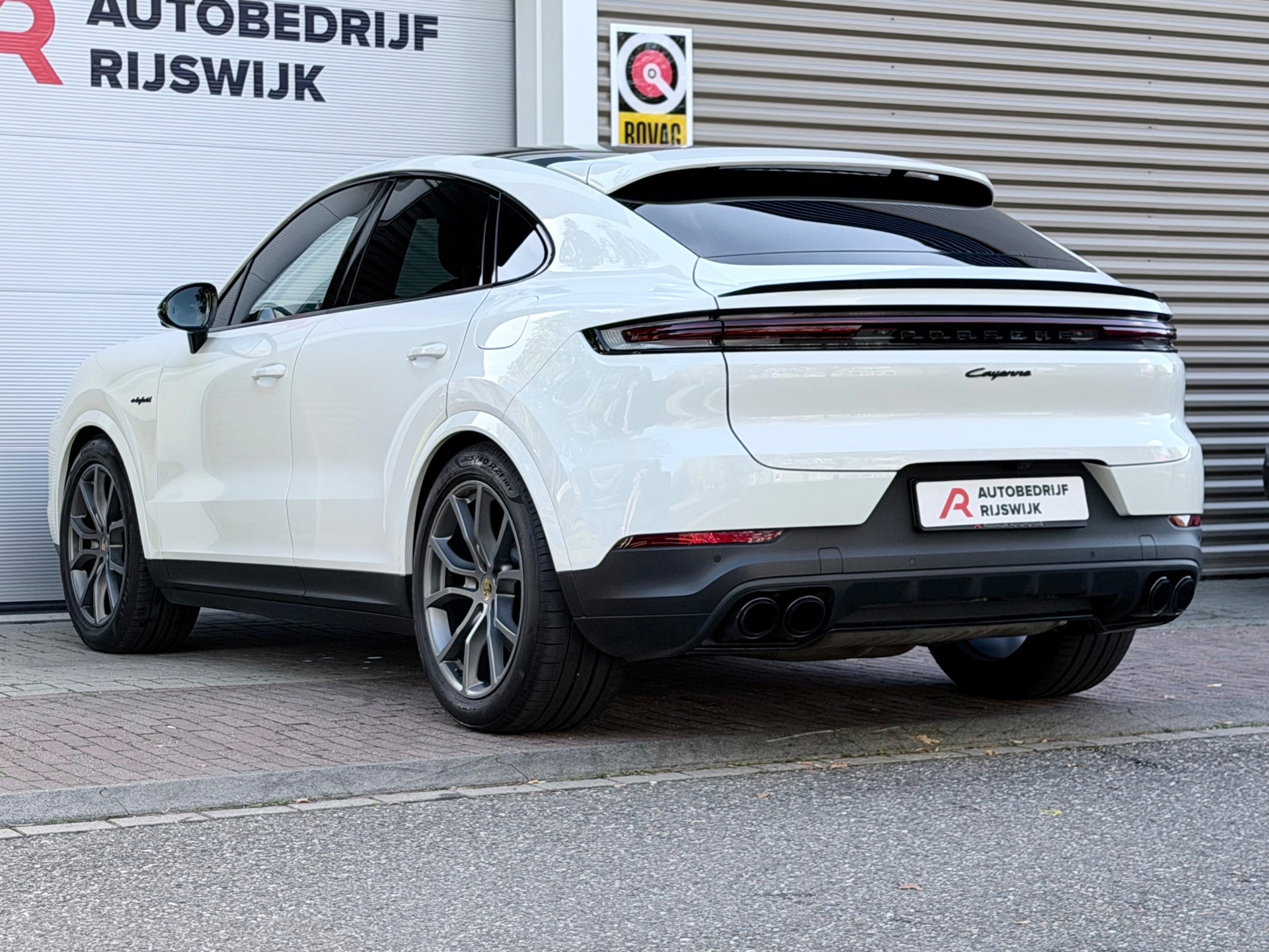 Porsche Cayenne Coupé 3.0 E-Hybrid (2023), foto 8