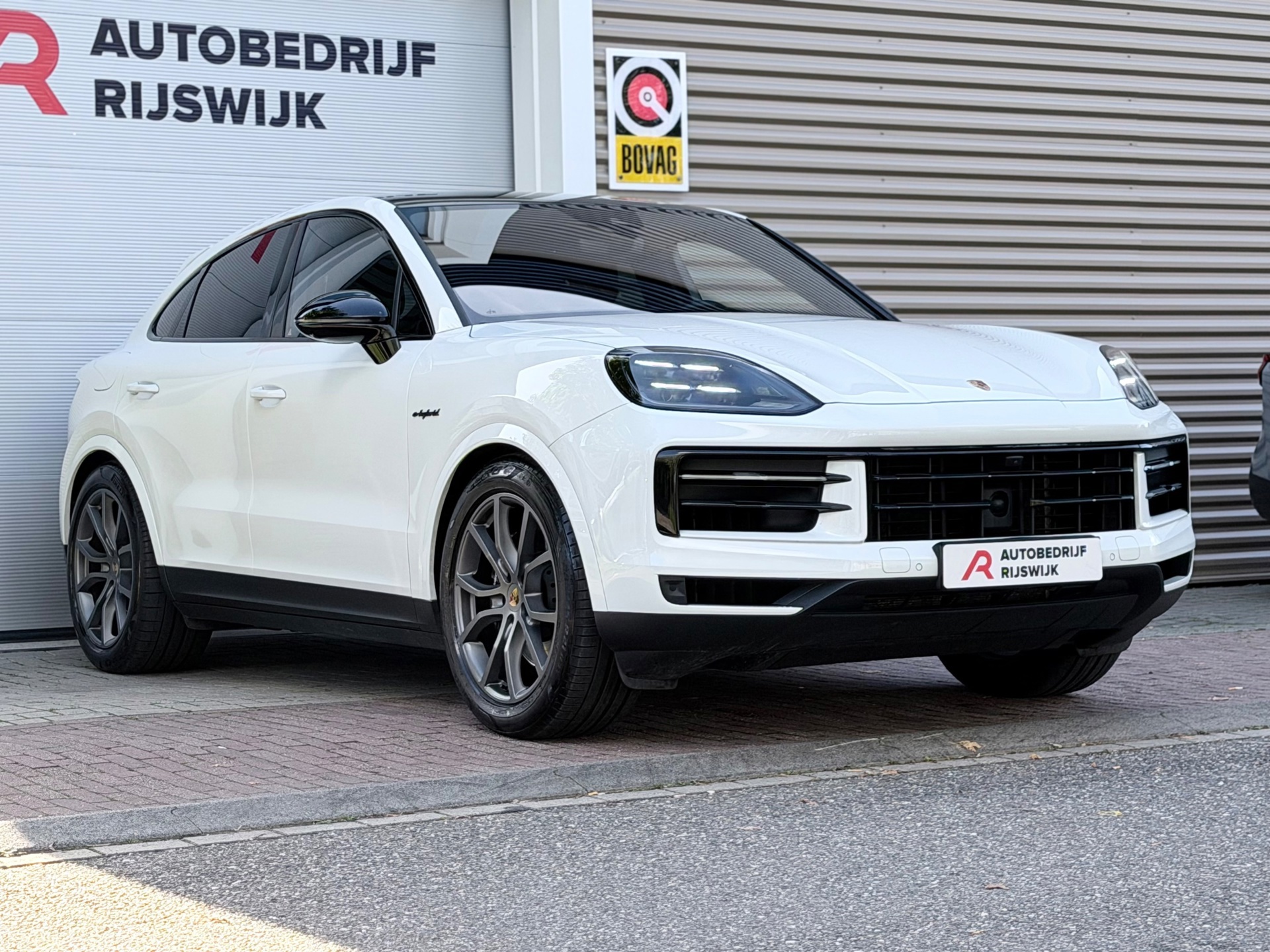 Porsche Cayenne Coupé 3.0 E-Hybrid (2023), foto 9