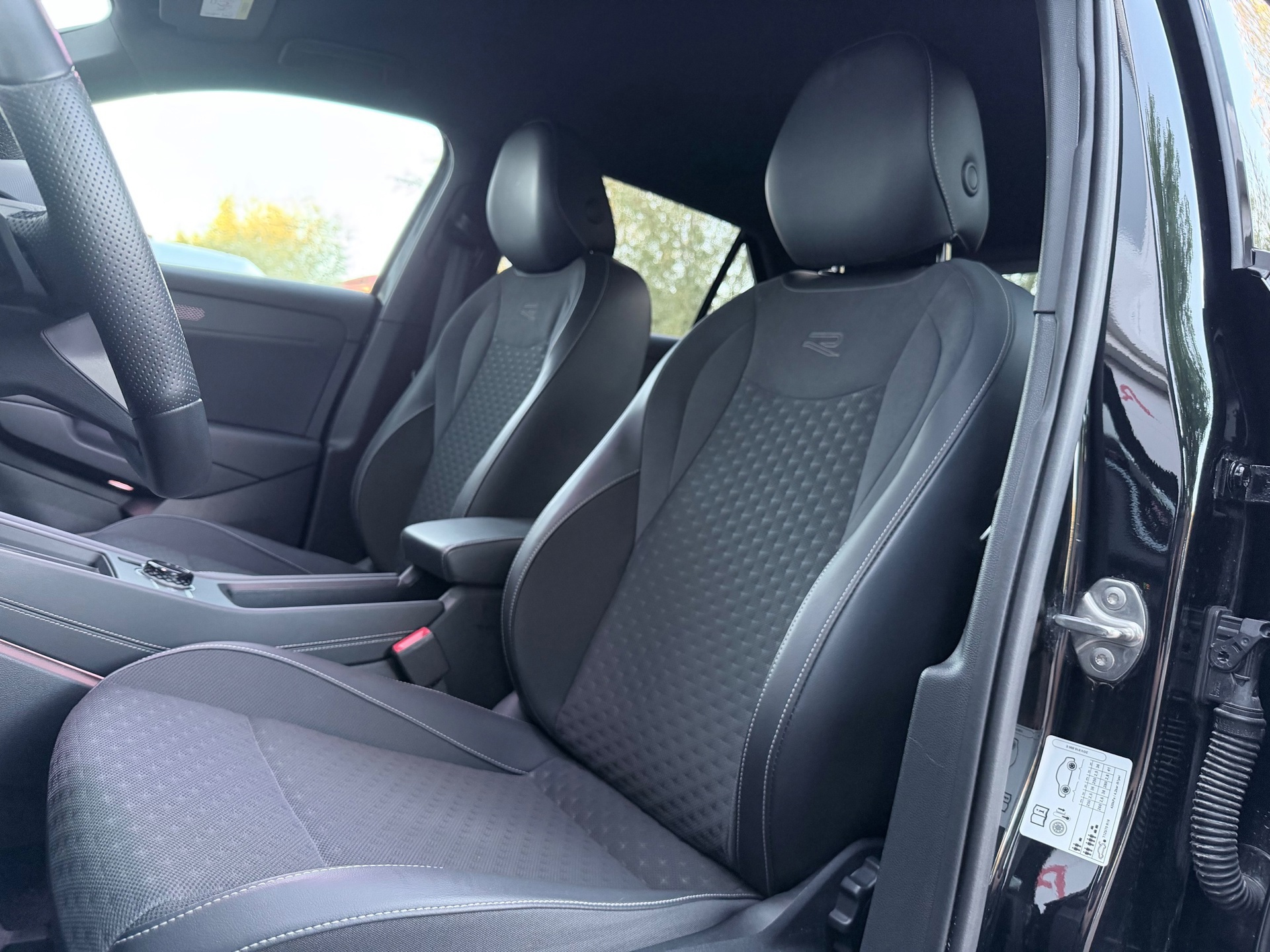 Volkswagen T-Roc 1.5 eTSI R-Line Matrix (2026), foto 12