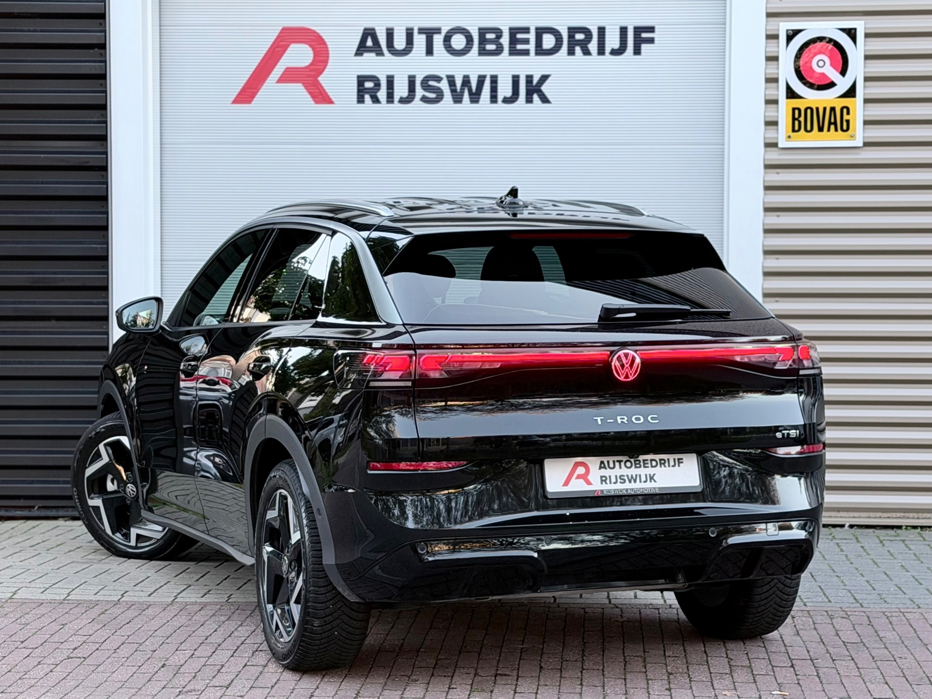 Volkswagen T-Roc 1.5 eTSI R-Line Matrix (2026), foto 3