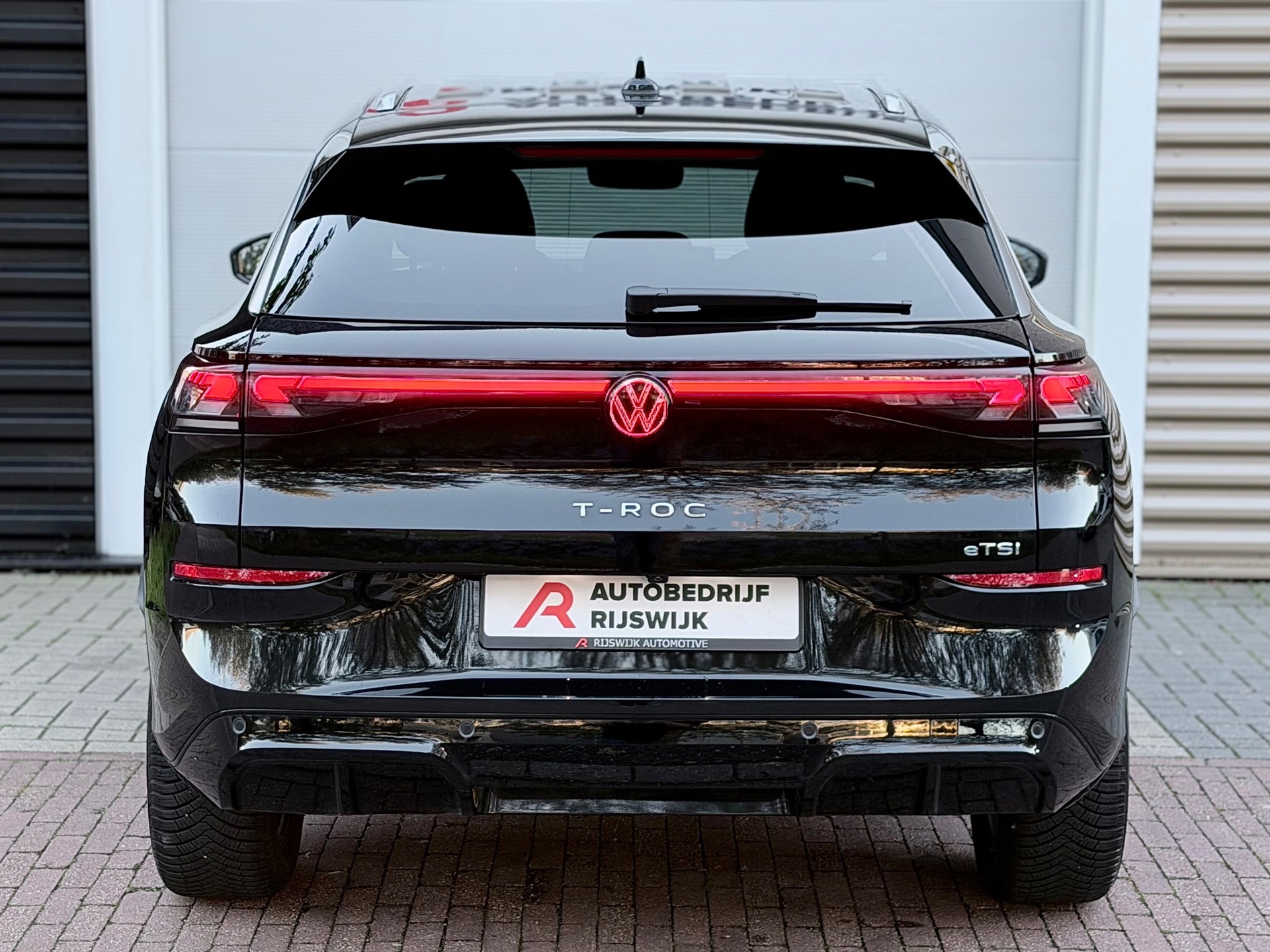 Volkswagen T-Roc 1.5 eTSI R-Line Matrix (2026), foto 8