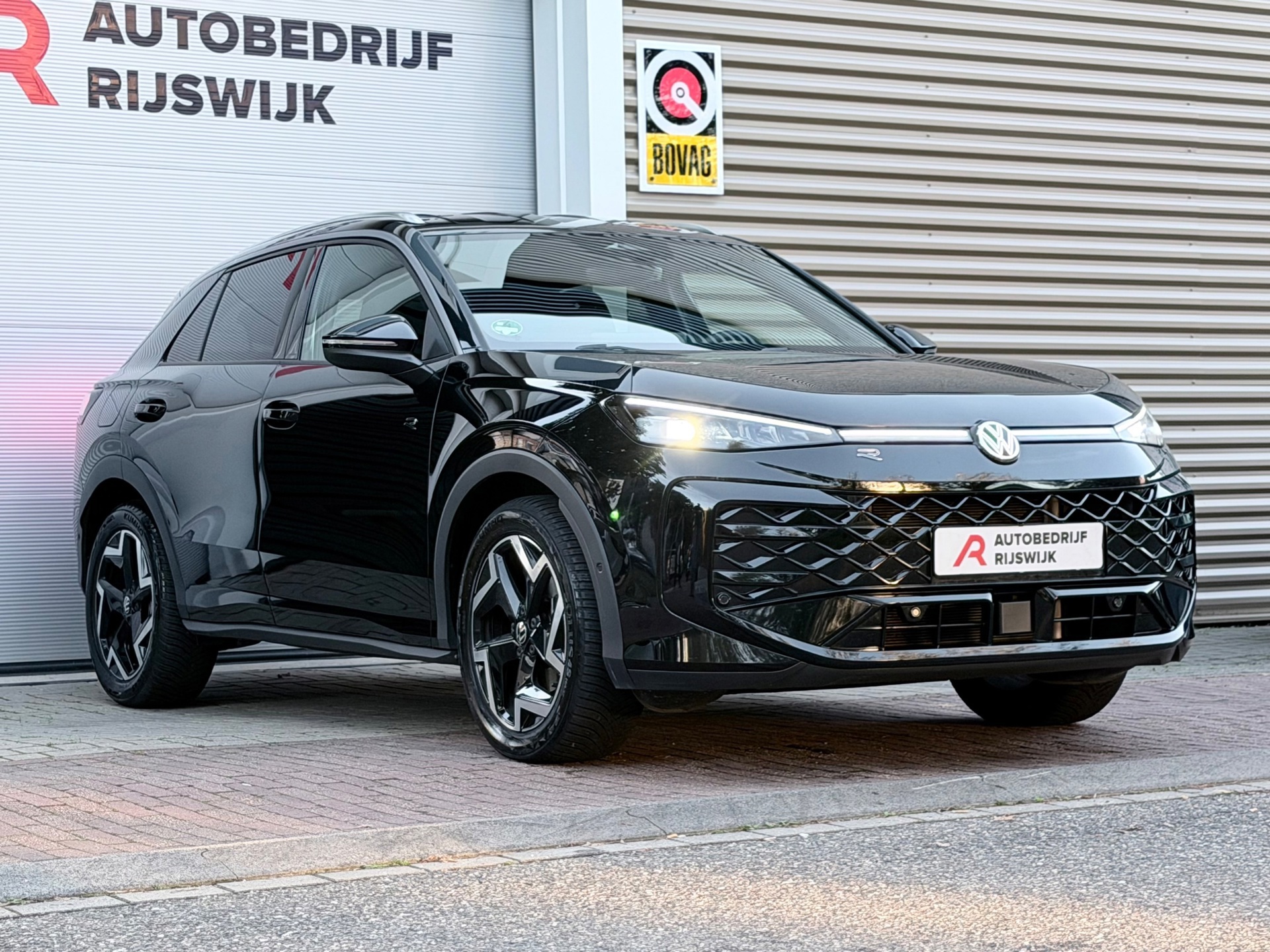 Volkswagen T-Roc 1.5 eTSI R-Line Matrix (2026), foto 10