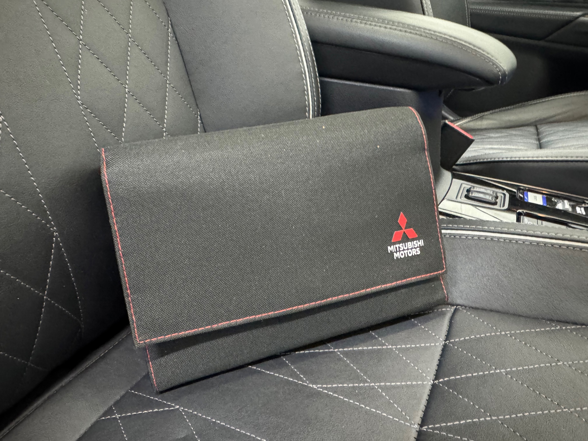 Mitsubishi Outlander 2.4 PHEV Instyle (2020), foto 12