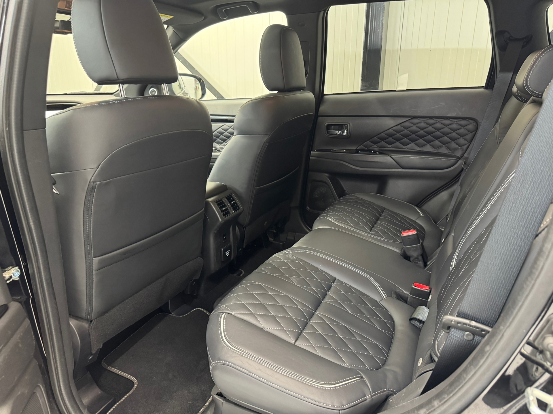 Mitsubishi Outlander 2.4 PHEV Instyle (2020), foto 31