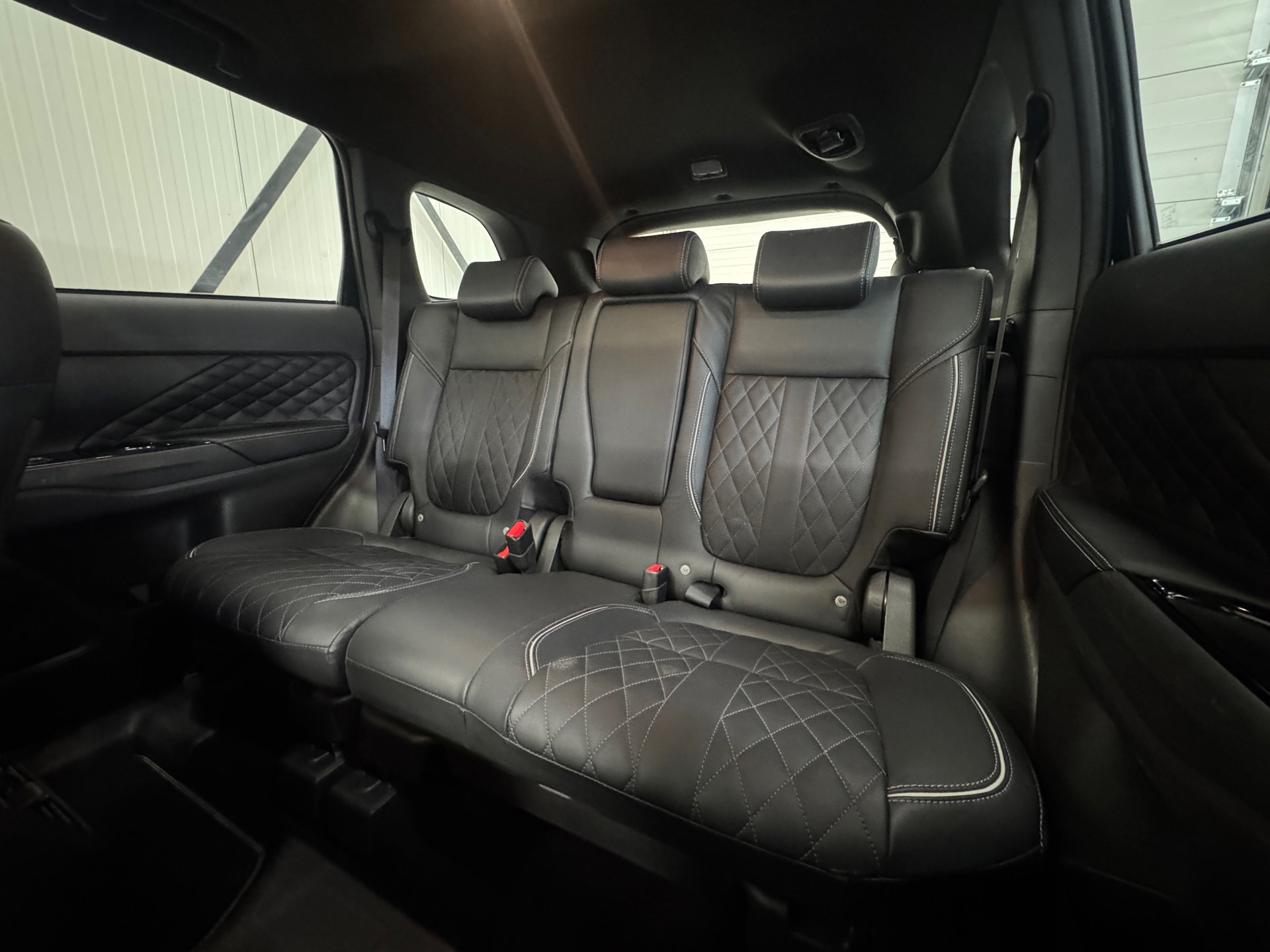 Mitsubishi Outlander 2.4 PHEV Instyle (2020), foto 32