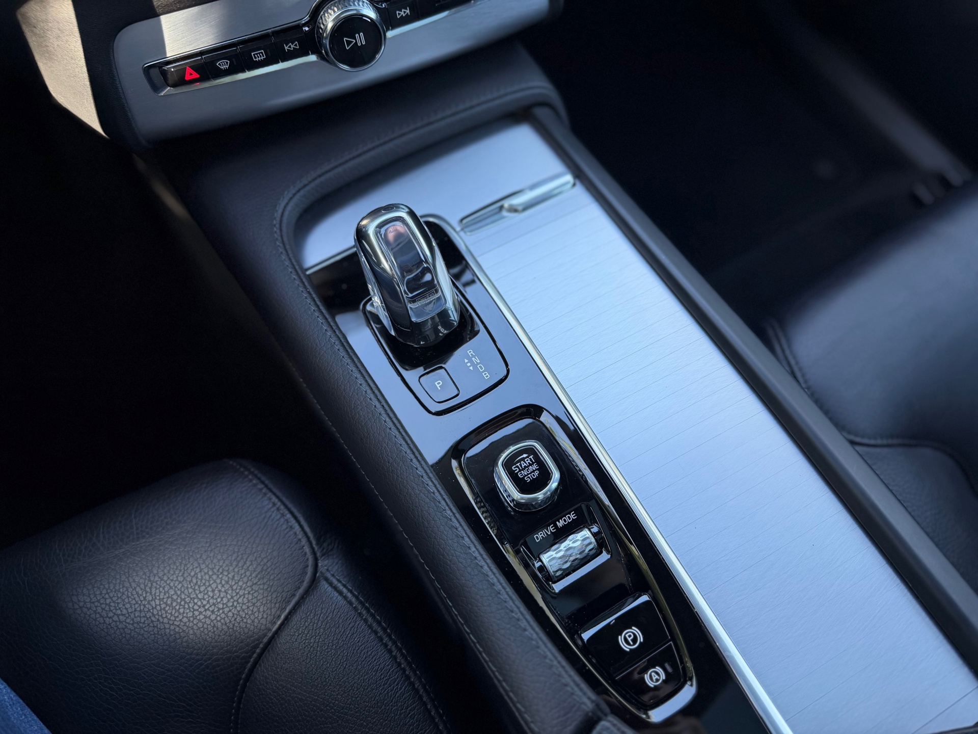 Volvo XC90 2.0 T8 Twin Engine AWD Momentum (2019), foto 22
