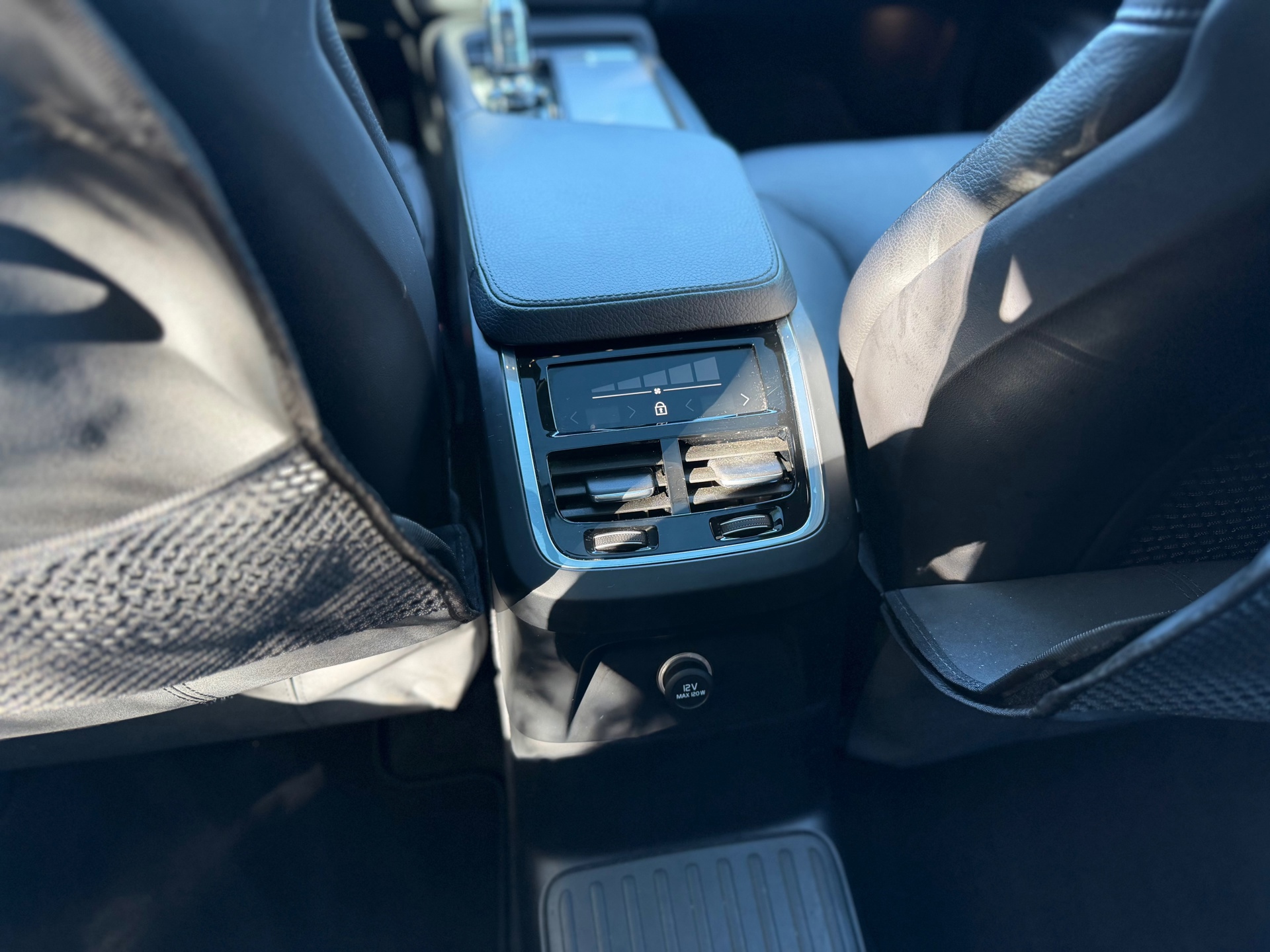 Volvo XC90 2.0 T8 Twin Engine AWD Momentum (2019), foto 24