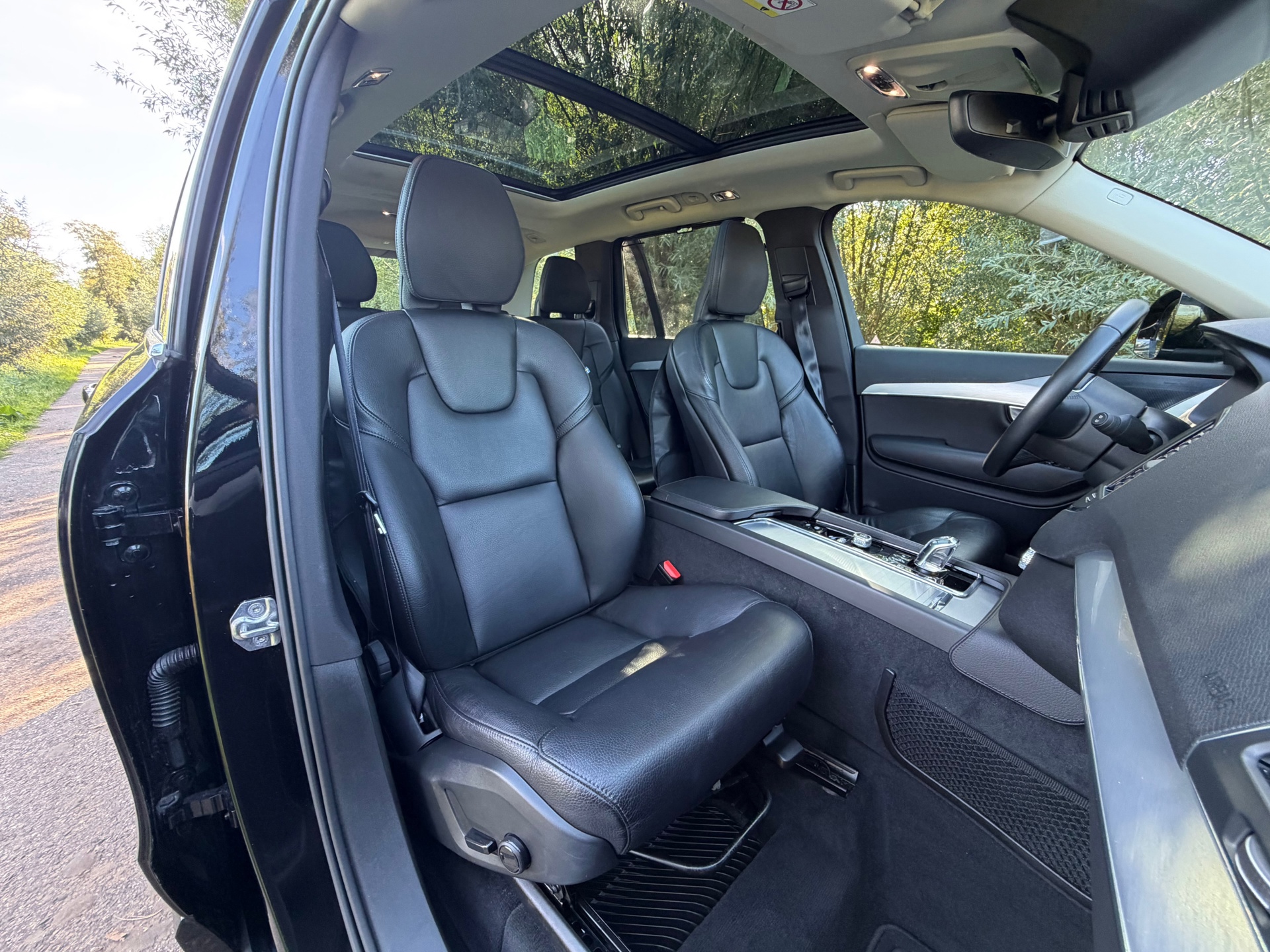 Volvo XC90 2.0 T8 Twin Engine AWD Momentum (2019), foto 33