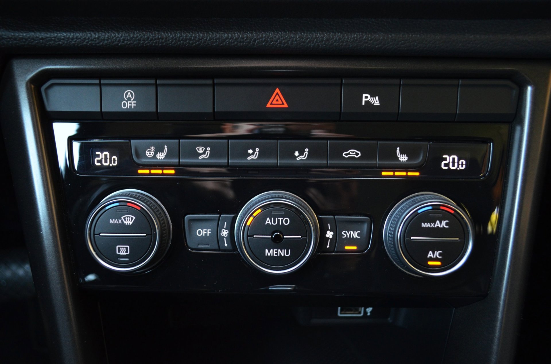 Volkswagen T-Roc 1.5 TSI Sport Business (2019), foto 23
