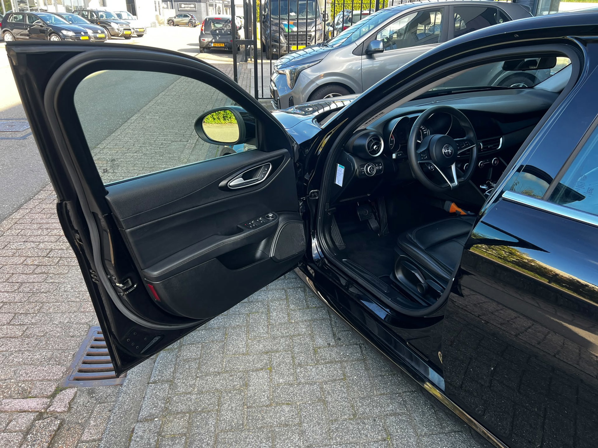 Alfa Romeo Giulia 2.0T (2017), foto 3