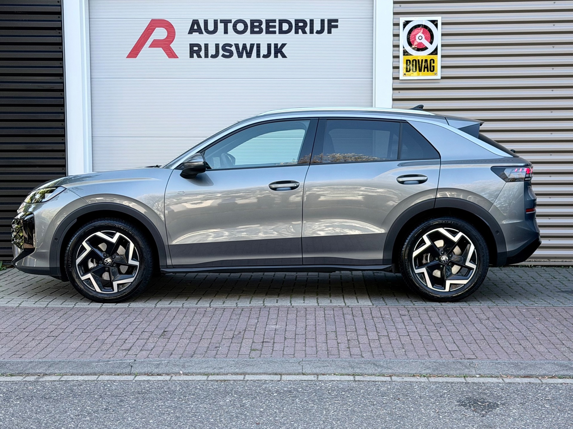 Volkswagen T-Roc 1.5 eTSI R-Line Matrix (2026), foto 2