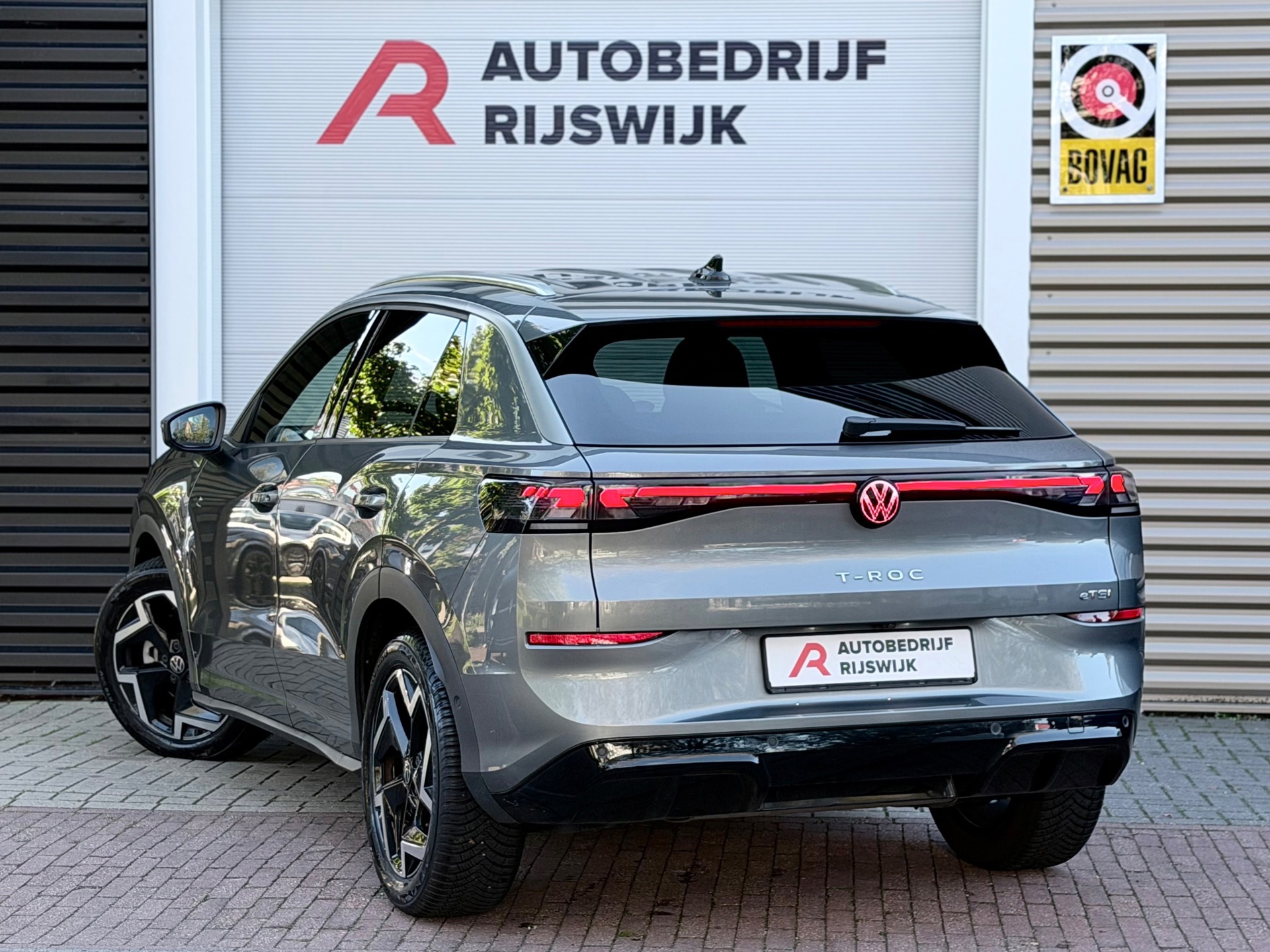 Volkswagen T-Roc 1.5 eTSI R-Line Matrix (2026), foto 3