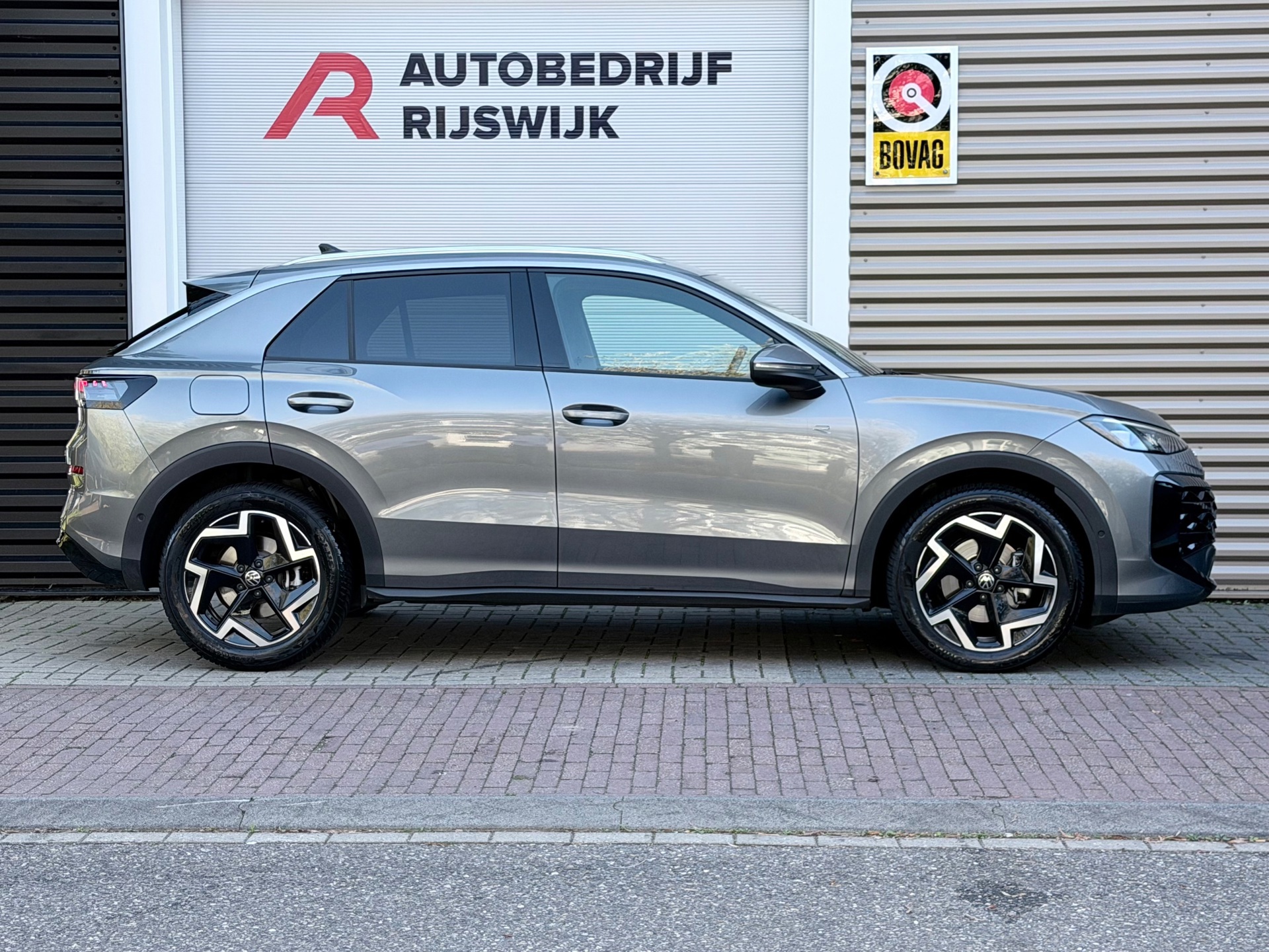 Volkswagen T-Roc 1.5 eTSI R-Line Matrix (2026), foto 5
