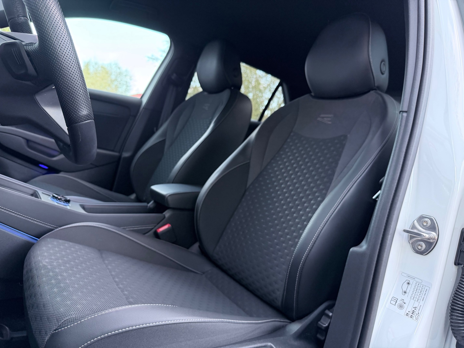 Volkswagen T-Roc 1.5 eTSI R-Line Matrix (2026), foto 13