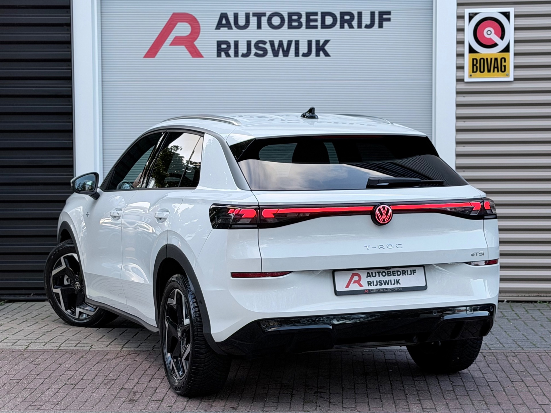 Volkswagen T-Roc 1.5 eTSI R-Line Matrix (2026), foto 3