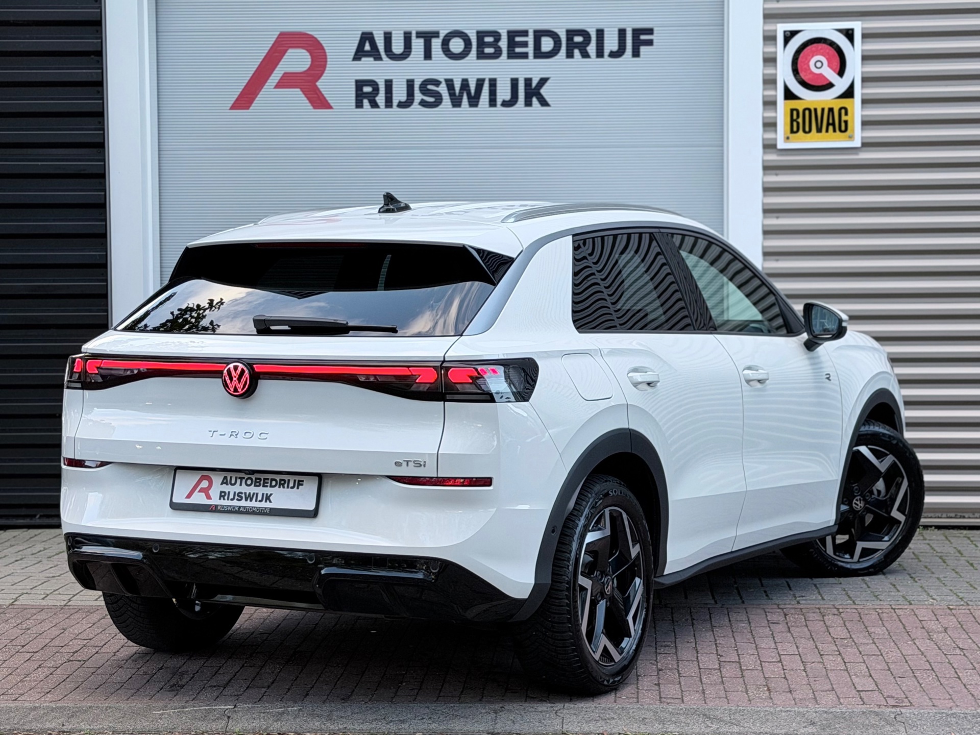 Volkswagen T-Roc 1.5 eTSI R-Line Matrix (2026), foto 4
